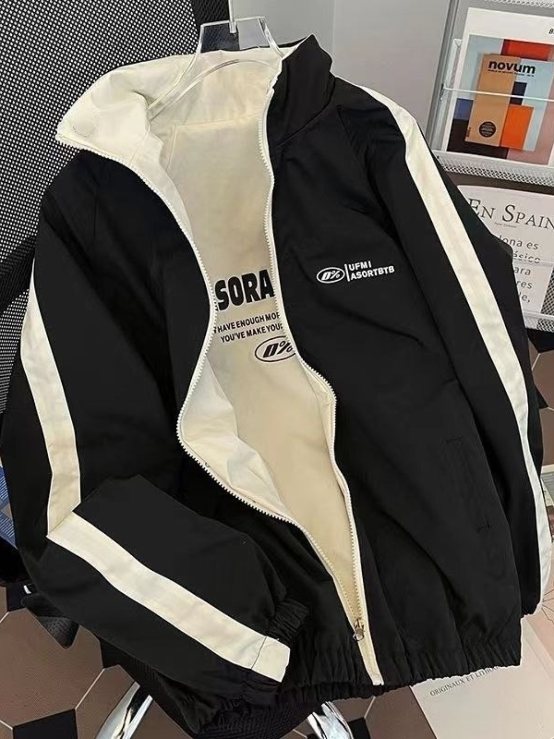 Ikki tomonlama kurtka — qora-oq, fermuarli, yengil - 