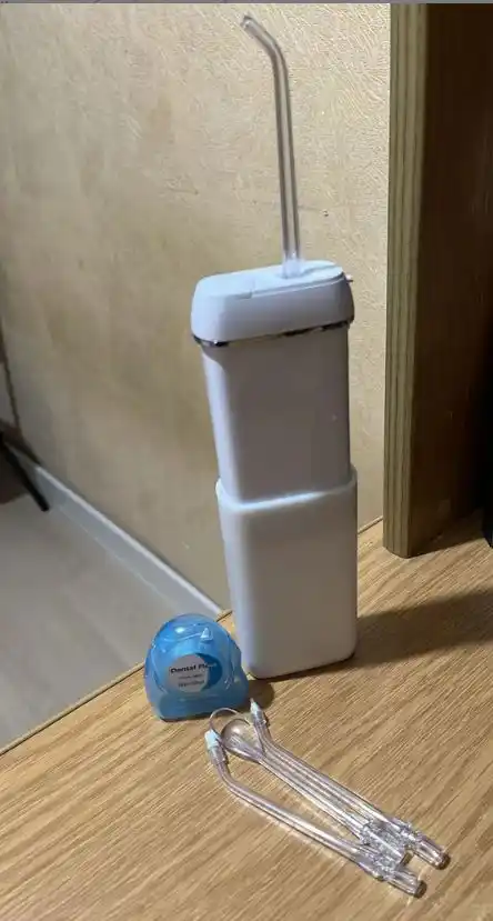 Portativ, simsiz tish va milklar uchun irrigator, og‘iz bo‘shlig‘i uchun, nasadkalar bilan