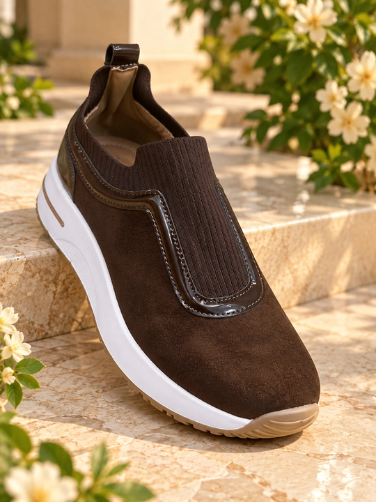 Ayollar krossovkasi, slip-on, qalin platformali, bezakli kundalik oyoq kiyim