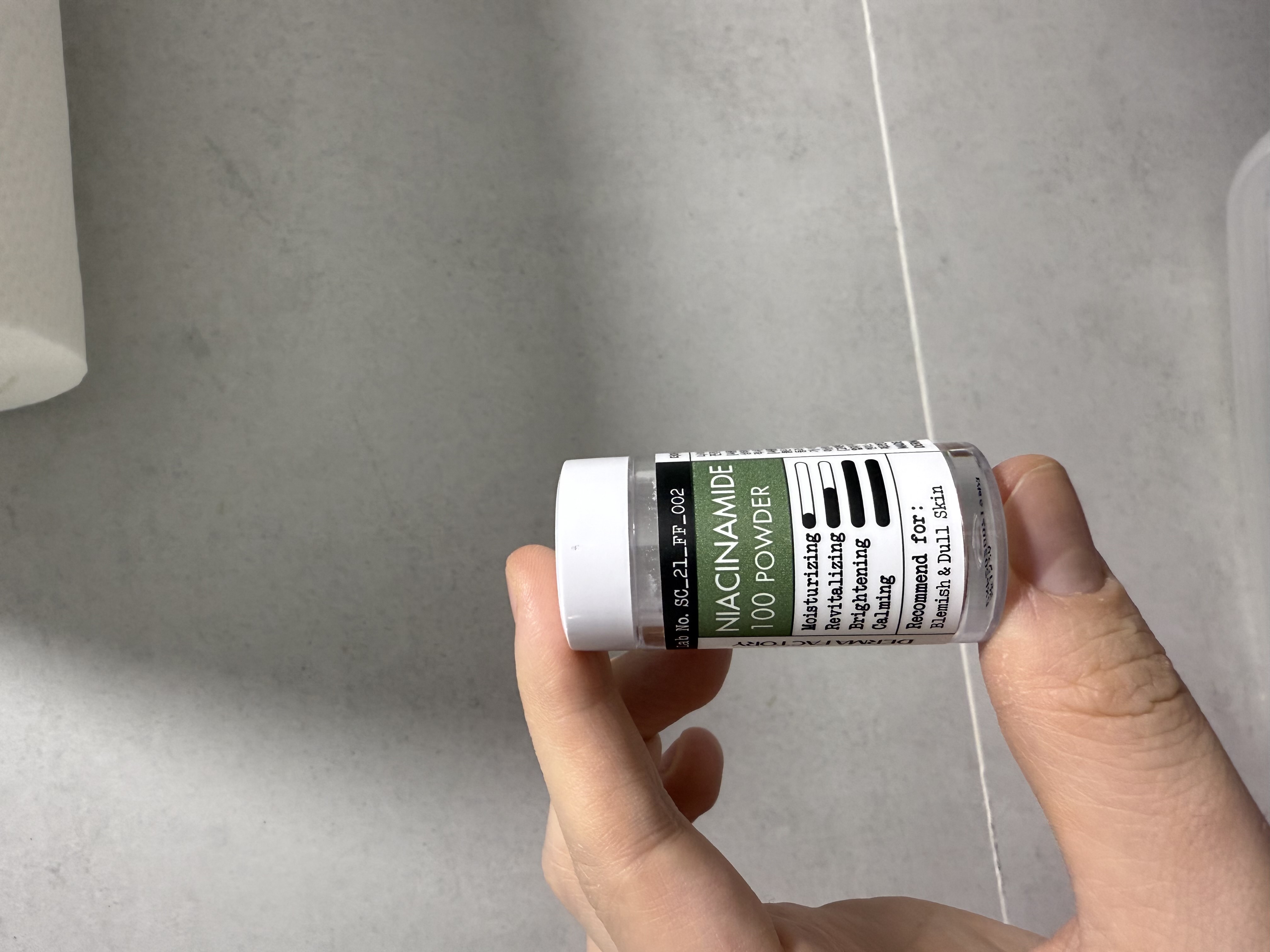100% niatsinamidli yengillashtiruvchi qoshimcha-upa DERMA FACTORY Niacinamide 100 Powder, 9 g