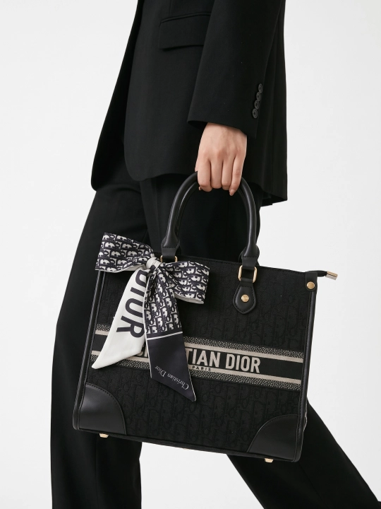 Ayollar sumkasi, Dior sumka