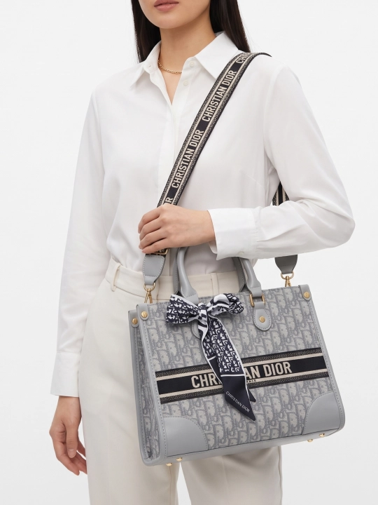 Ayollar sumkasi, Dior sumka