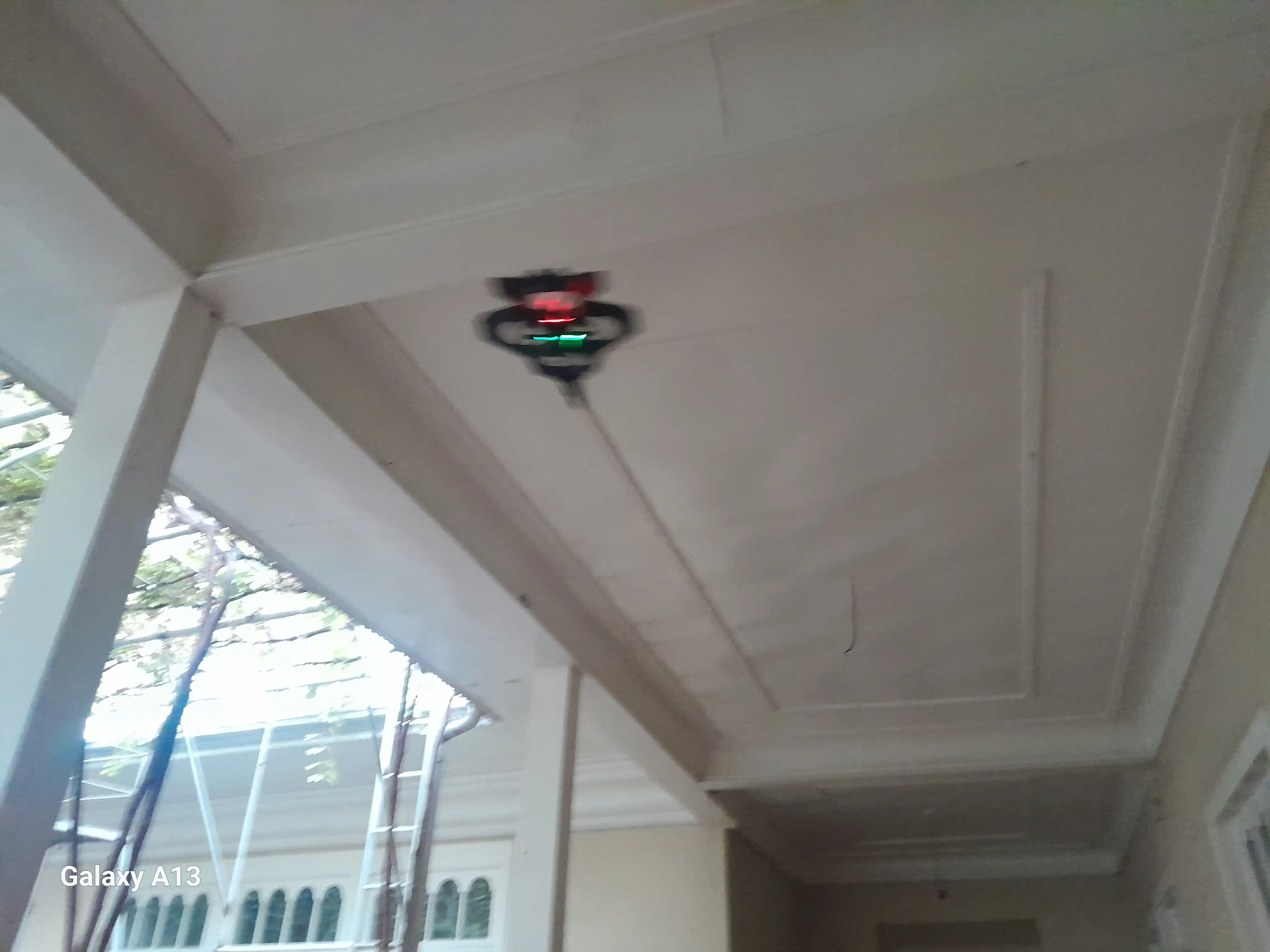 Dron samolyot radioboshqaruvli, 360° manyovrli, RGB chiroqli qiruvchi samolyot, o'yinchoq