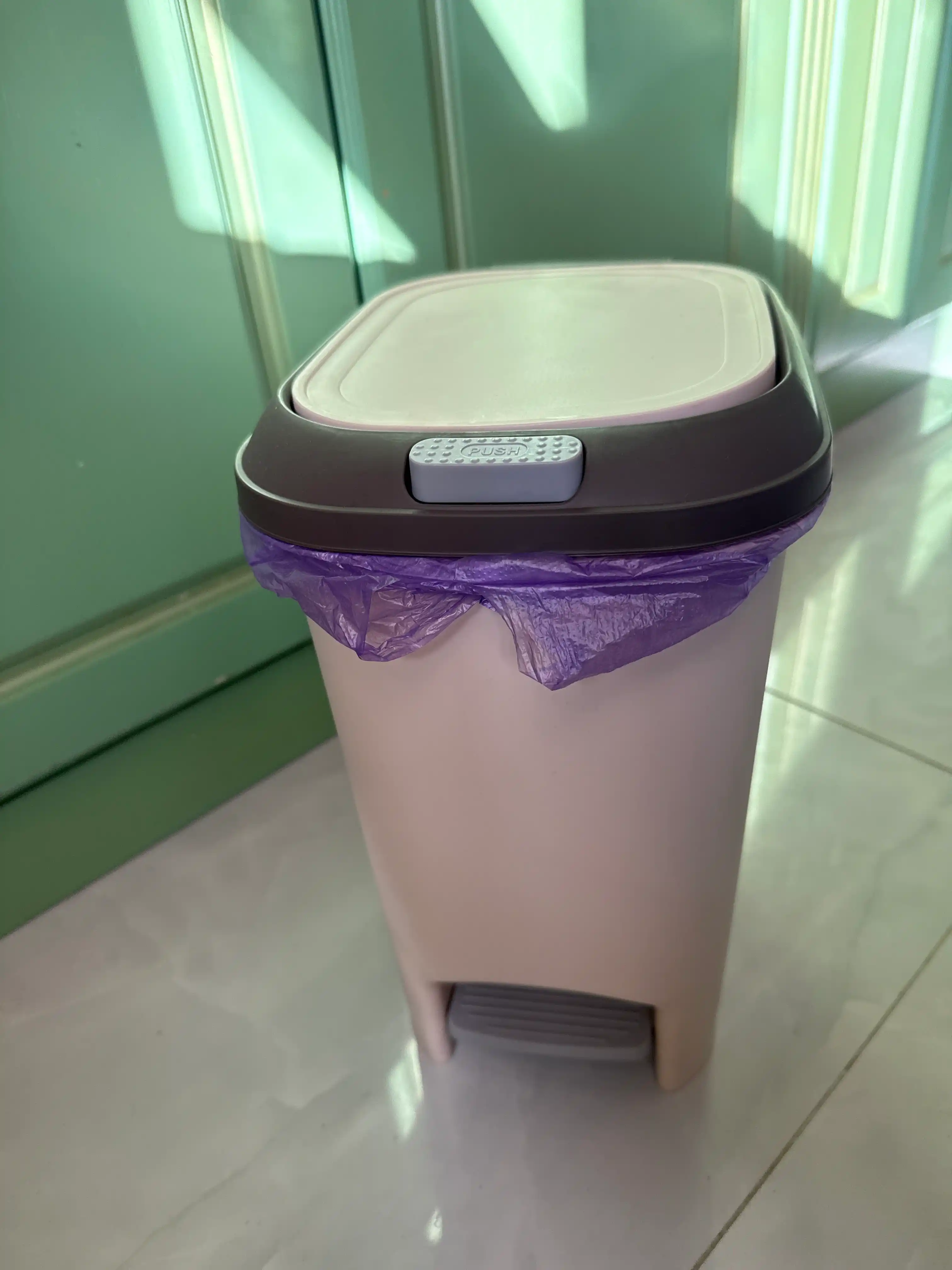 Uy va ofis uchun metall va plastikdan yasalgan chiqindi chelagi