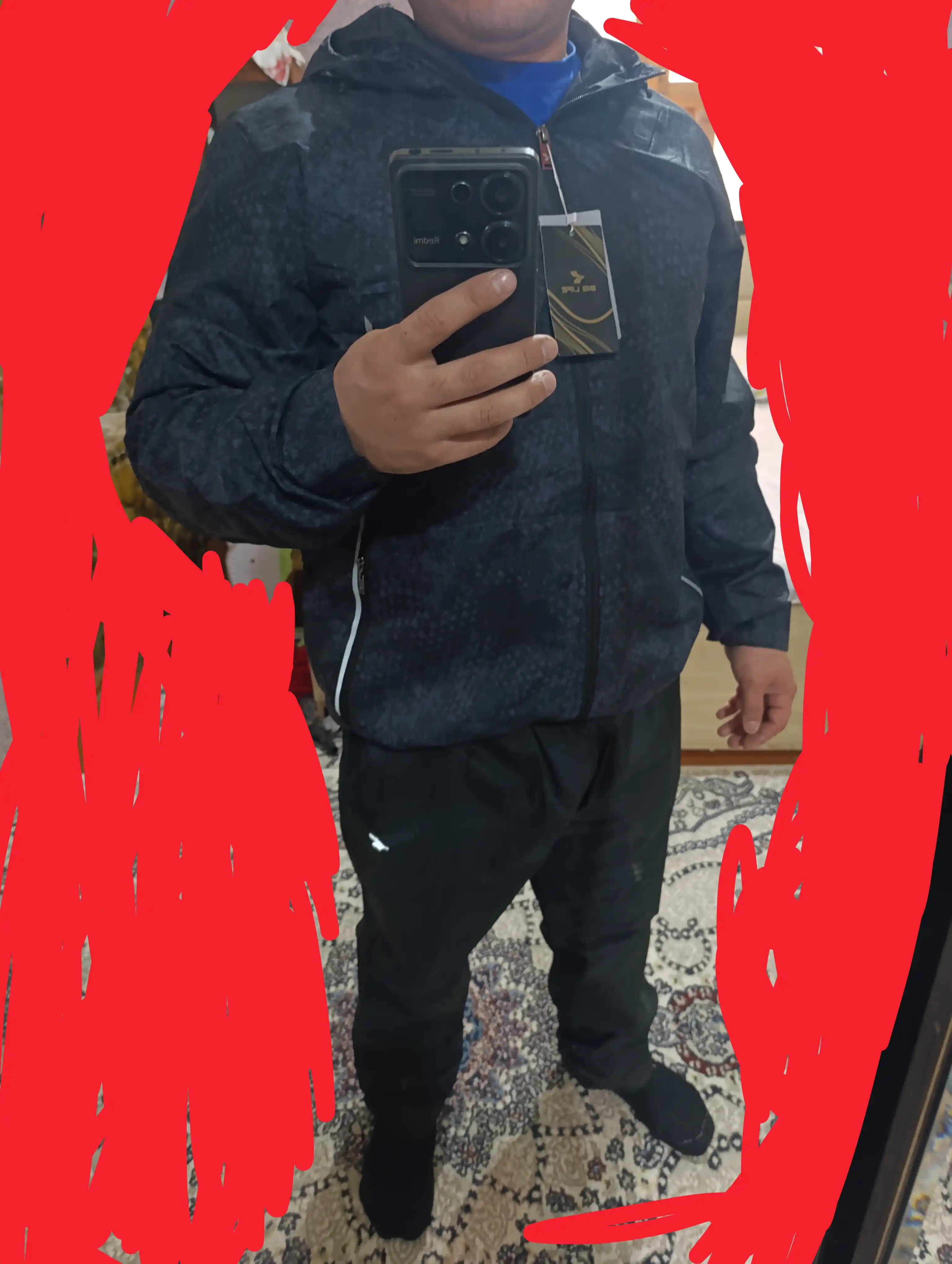 Erkaklar uchun yengil sport kostyumi — kurtka va shim, zamonaviy casual model