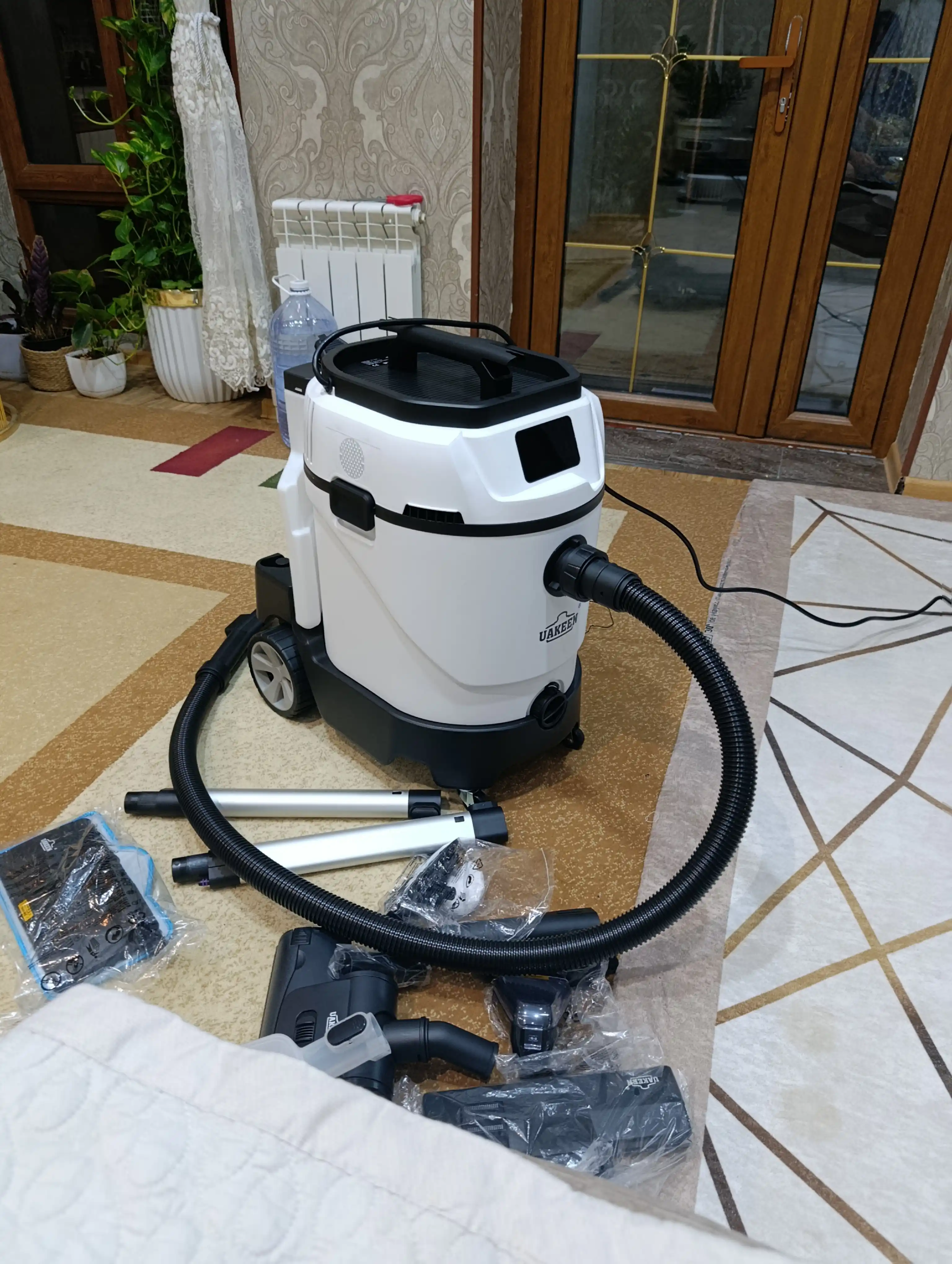 Моющий пылесос Uakeen ZL-942 Steam CarpetCleaner с аквафильтром для сухой и влажной уборки