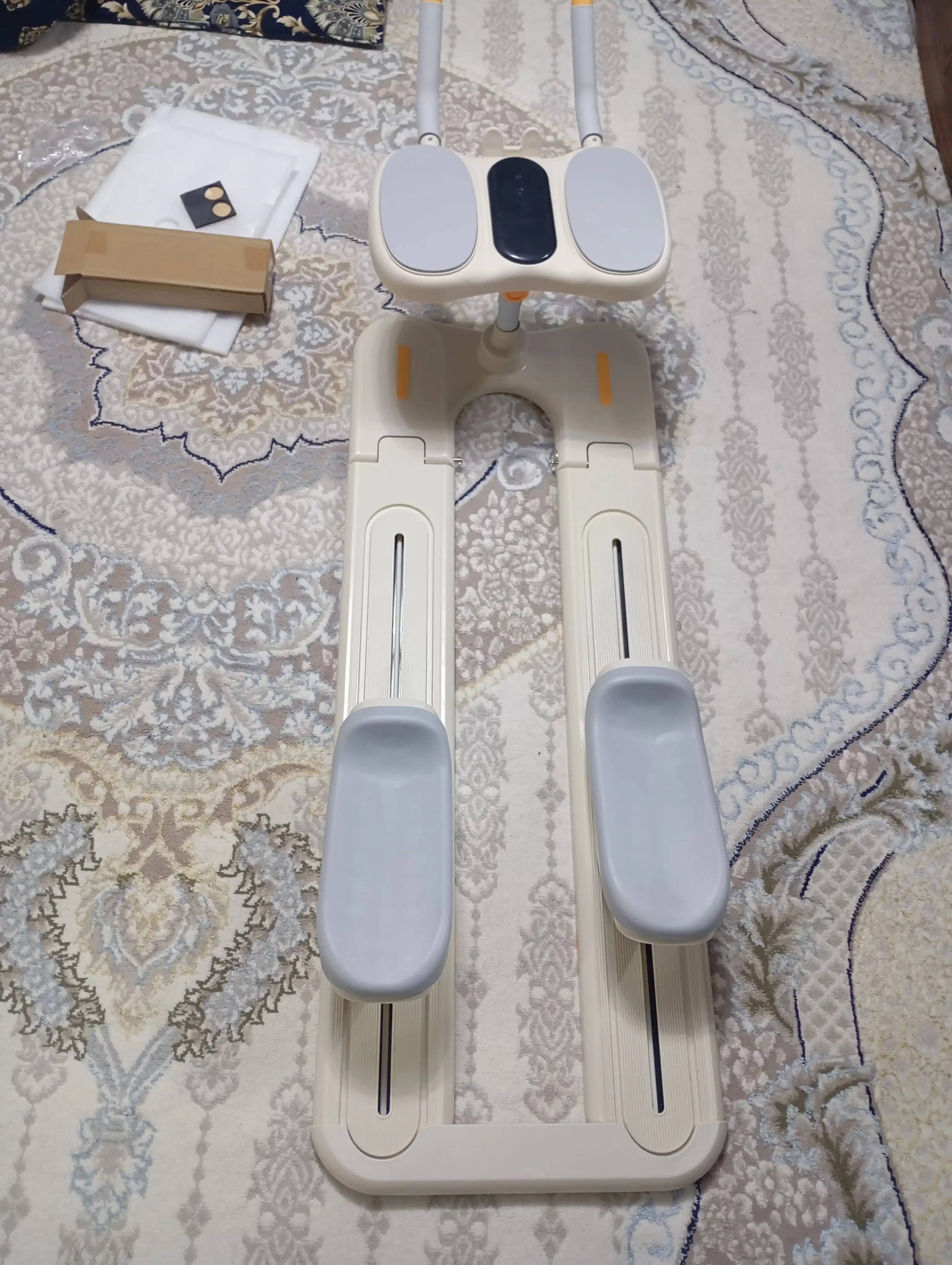 Uy uchun dumba, son va qorin mushaklari uchun fitnes trenajyori