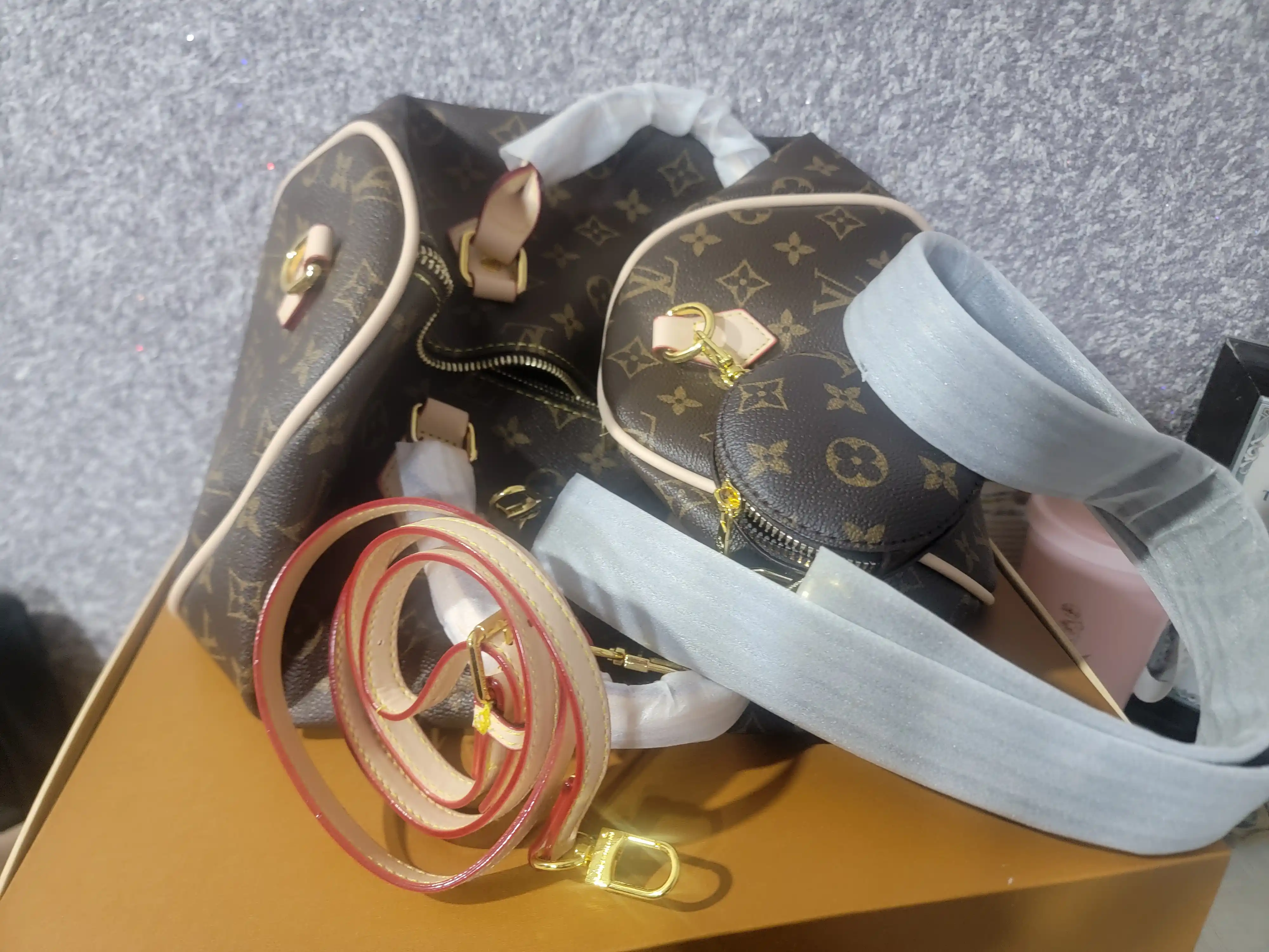 Женская сумка в стиле Louis Vuitton, подходит на каждый день