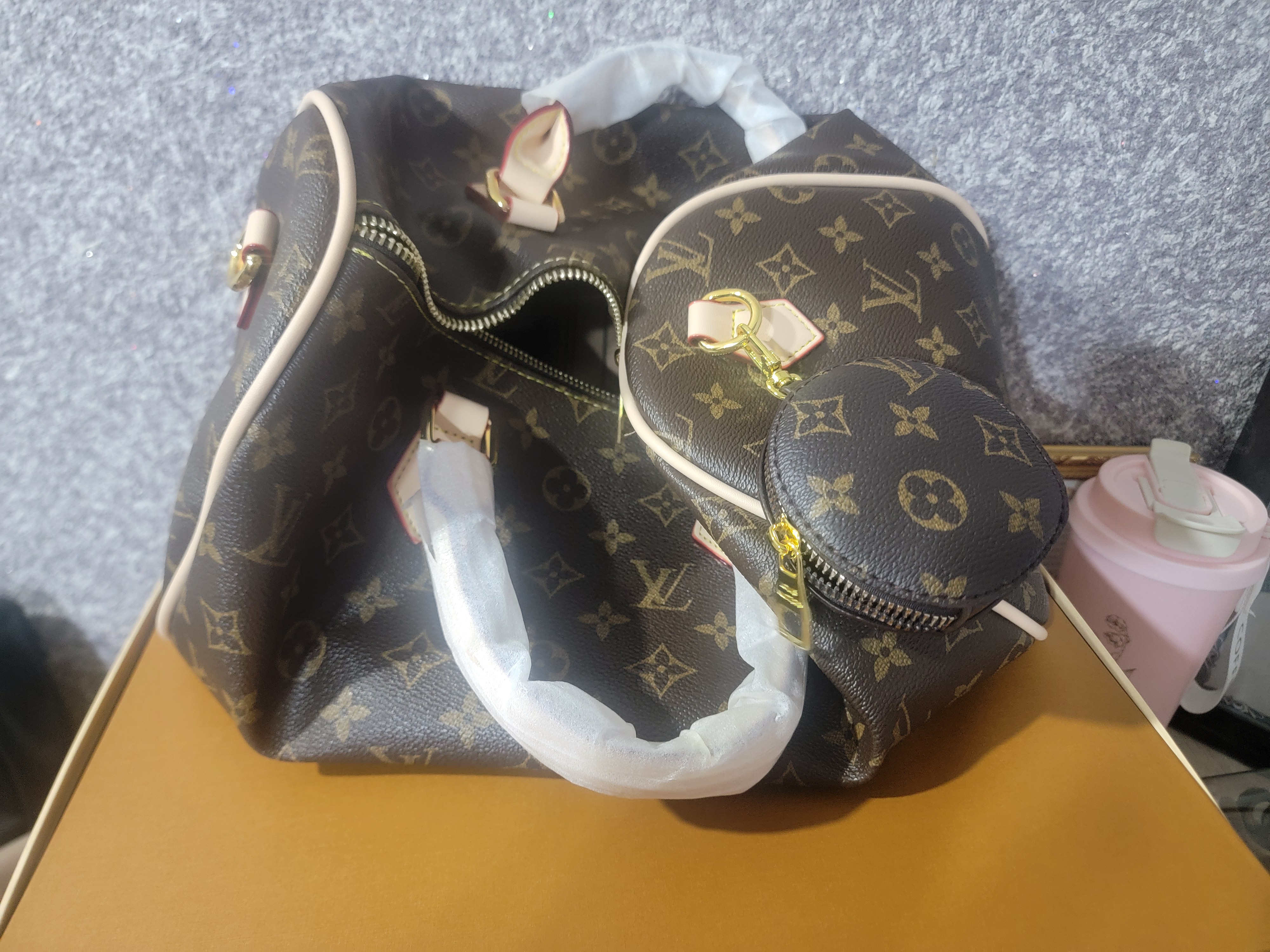 Женская сумка в стиле Louis Vuitton, подходит на каждый день