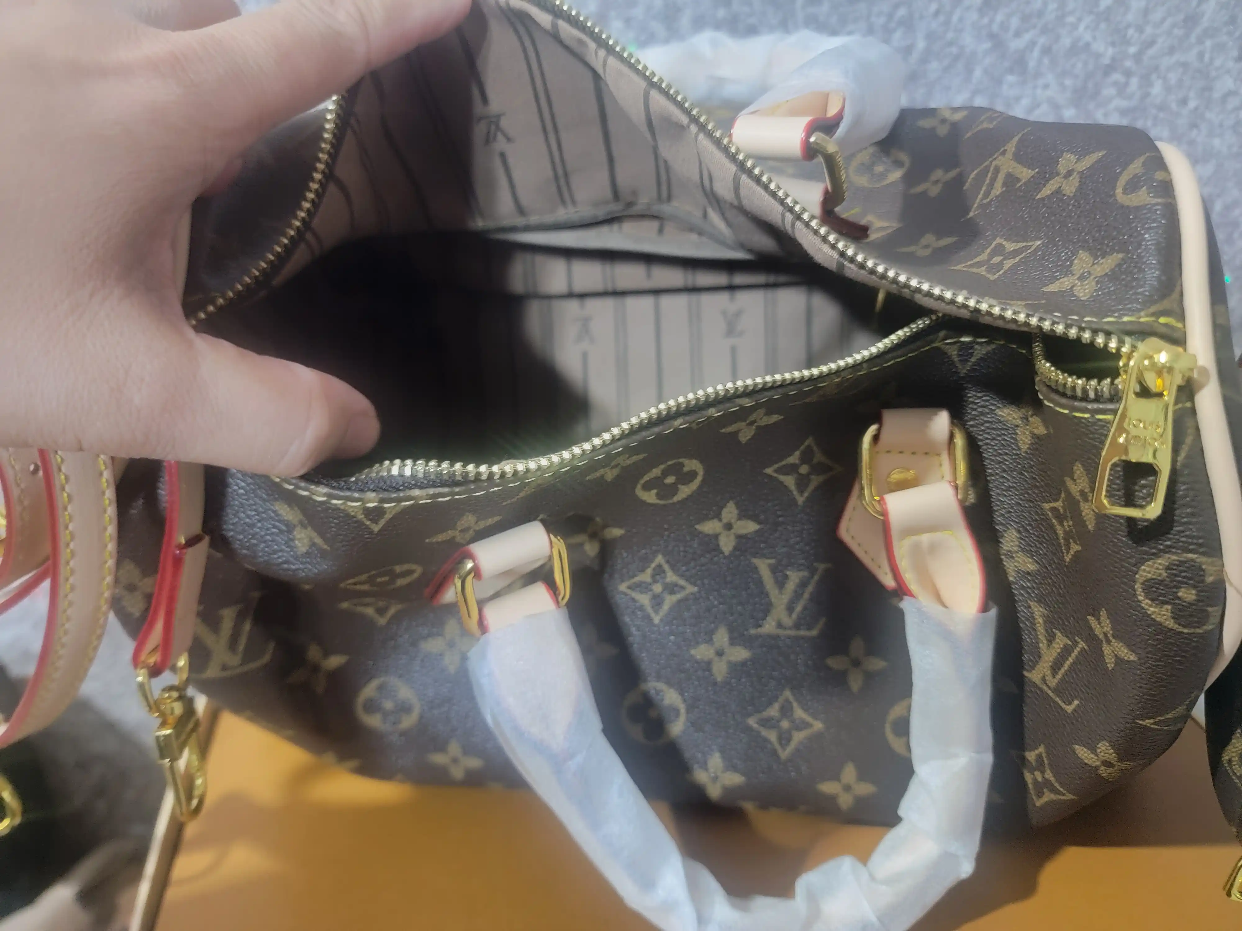 Женская сумка в стиле Louis Vuitton, подходит на каждый день