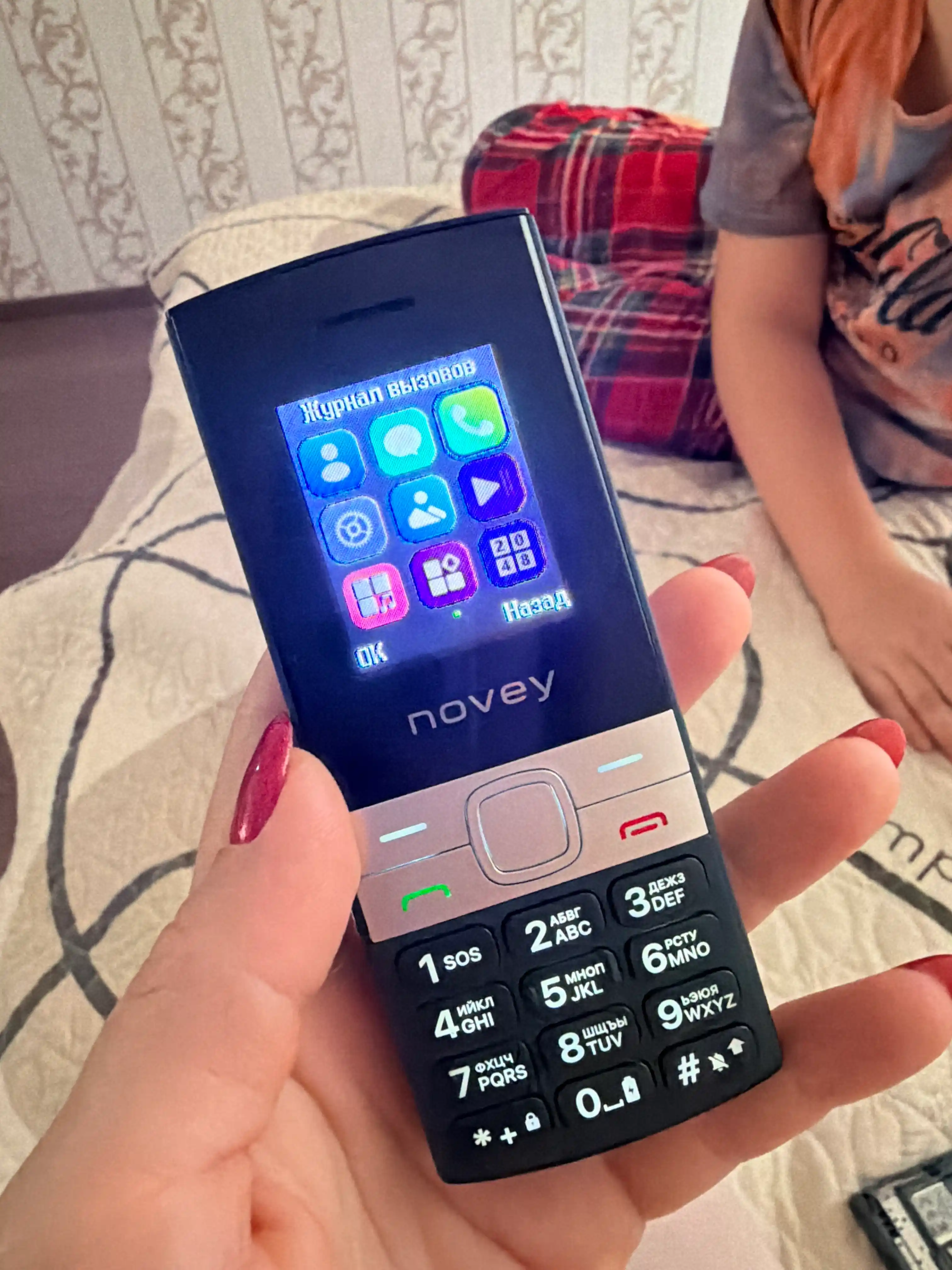 Novey 130 knopkali telefon, ingichka korpus, kamerasiz, 2 SIM