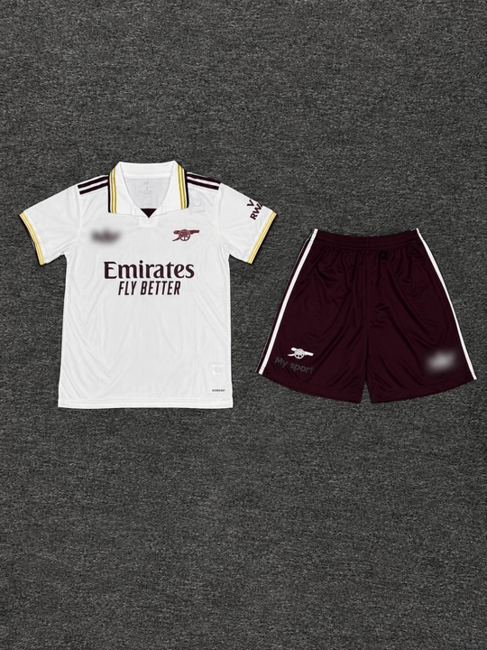 Retro futbol formasi