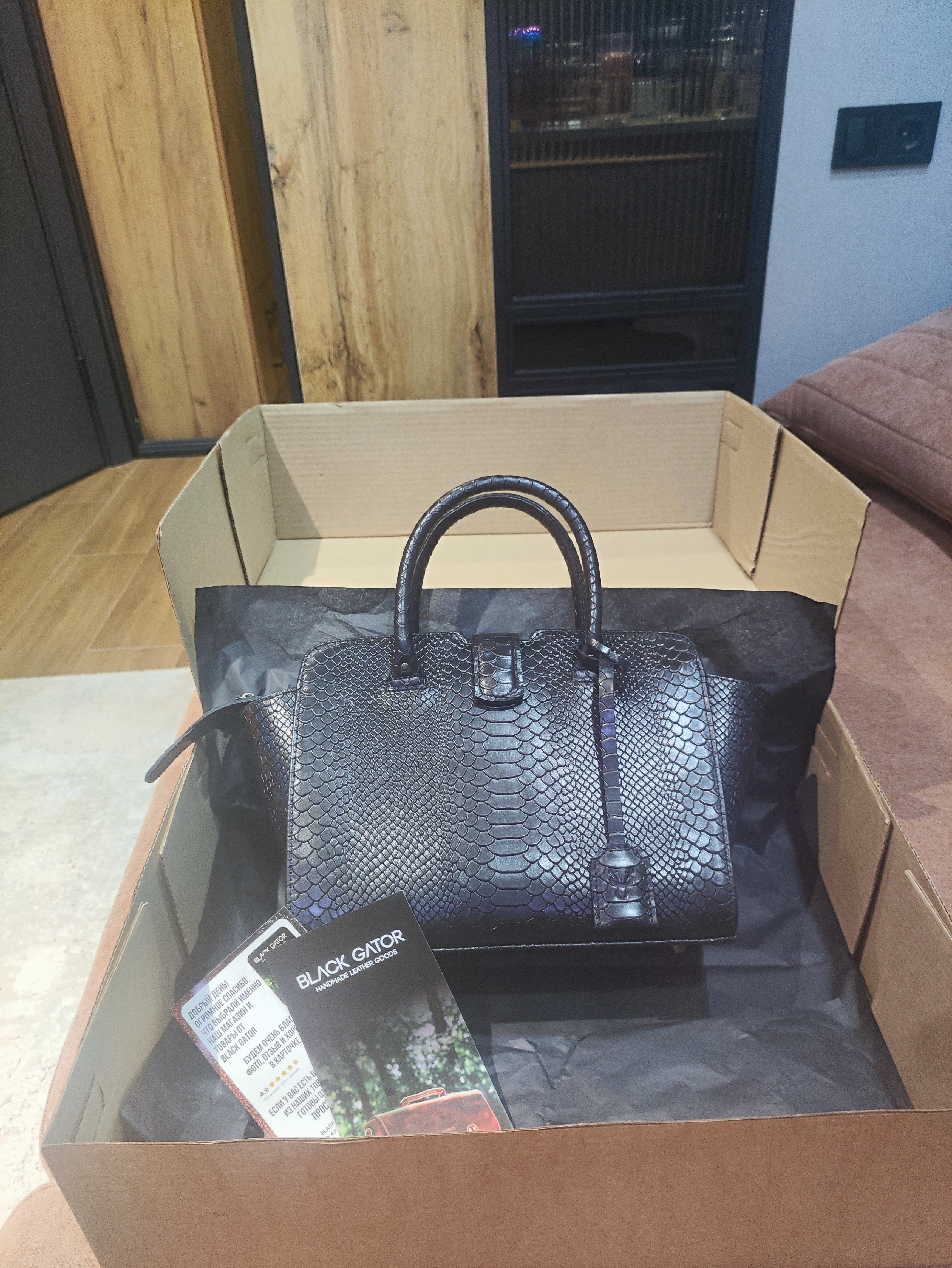 Ayollar sumkasi tabiiy charmdan Black Gator