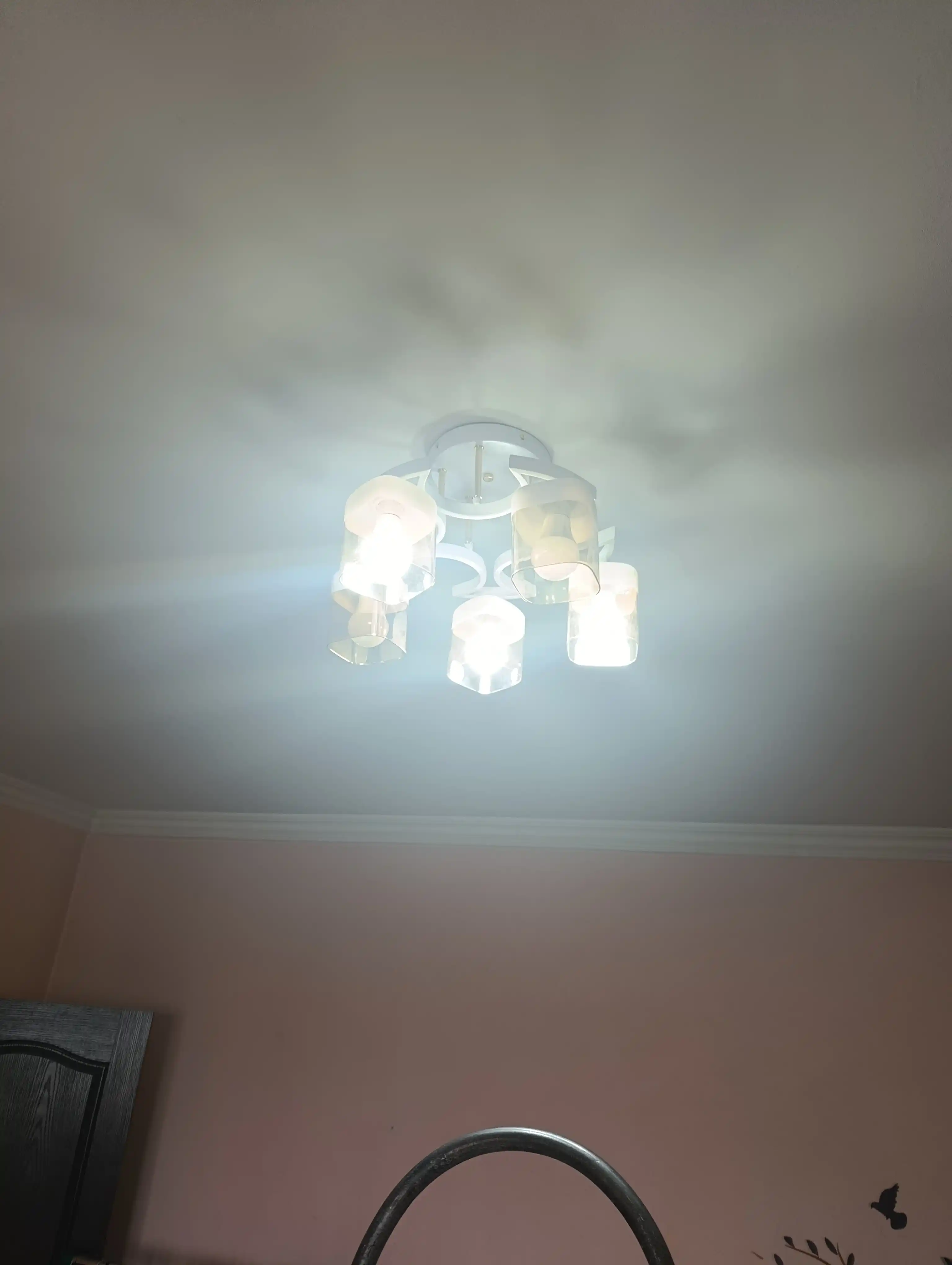 Shift qandil E27 2/3/5 ta lampa, 25 m² gacha, metall karkas, shisha plafon