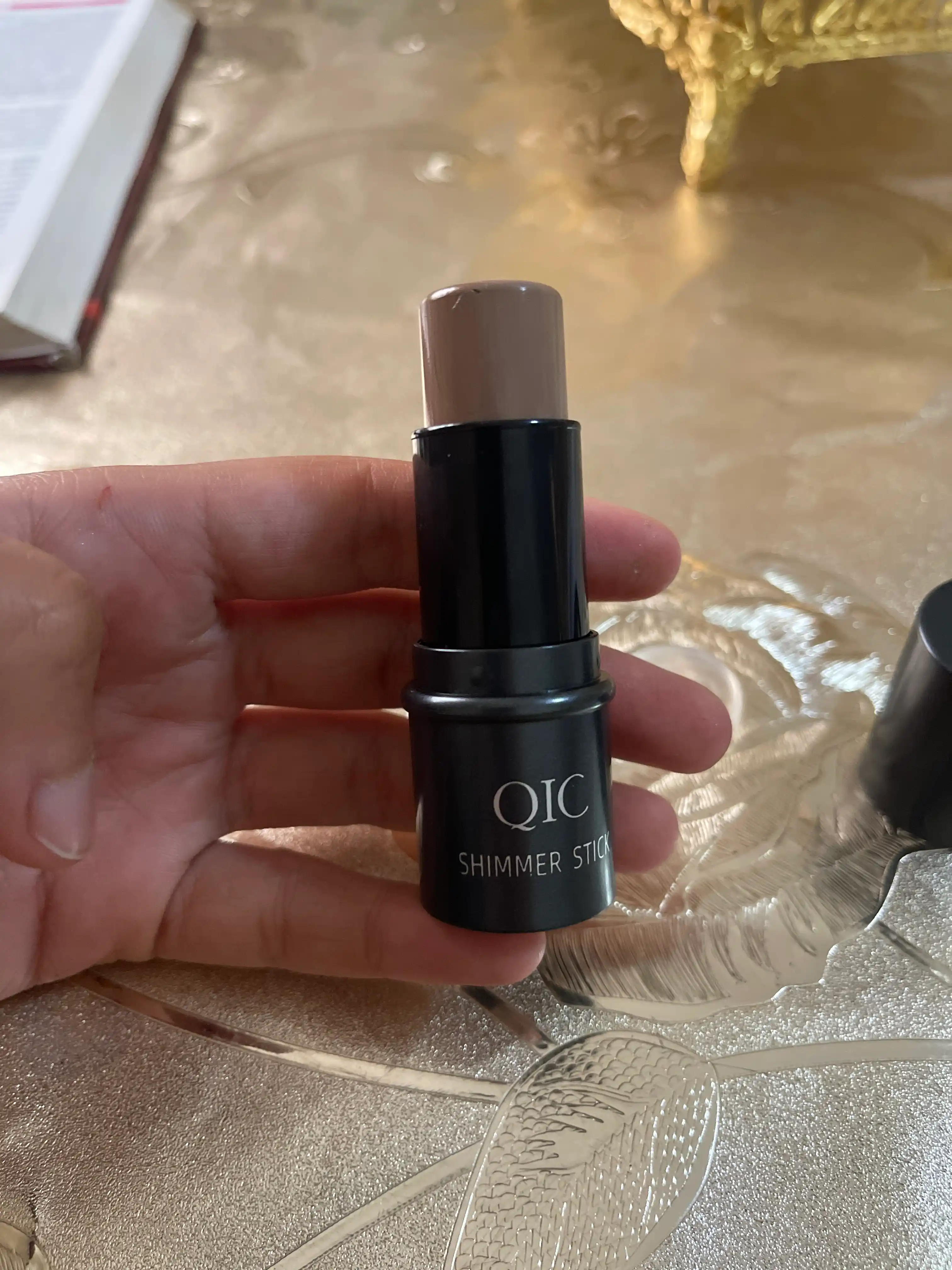 QIC Shimmer Stick konturli tayoqchasi, kremli konsiler, bronzer, haylayter, 3 tasi 1 da
