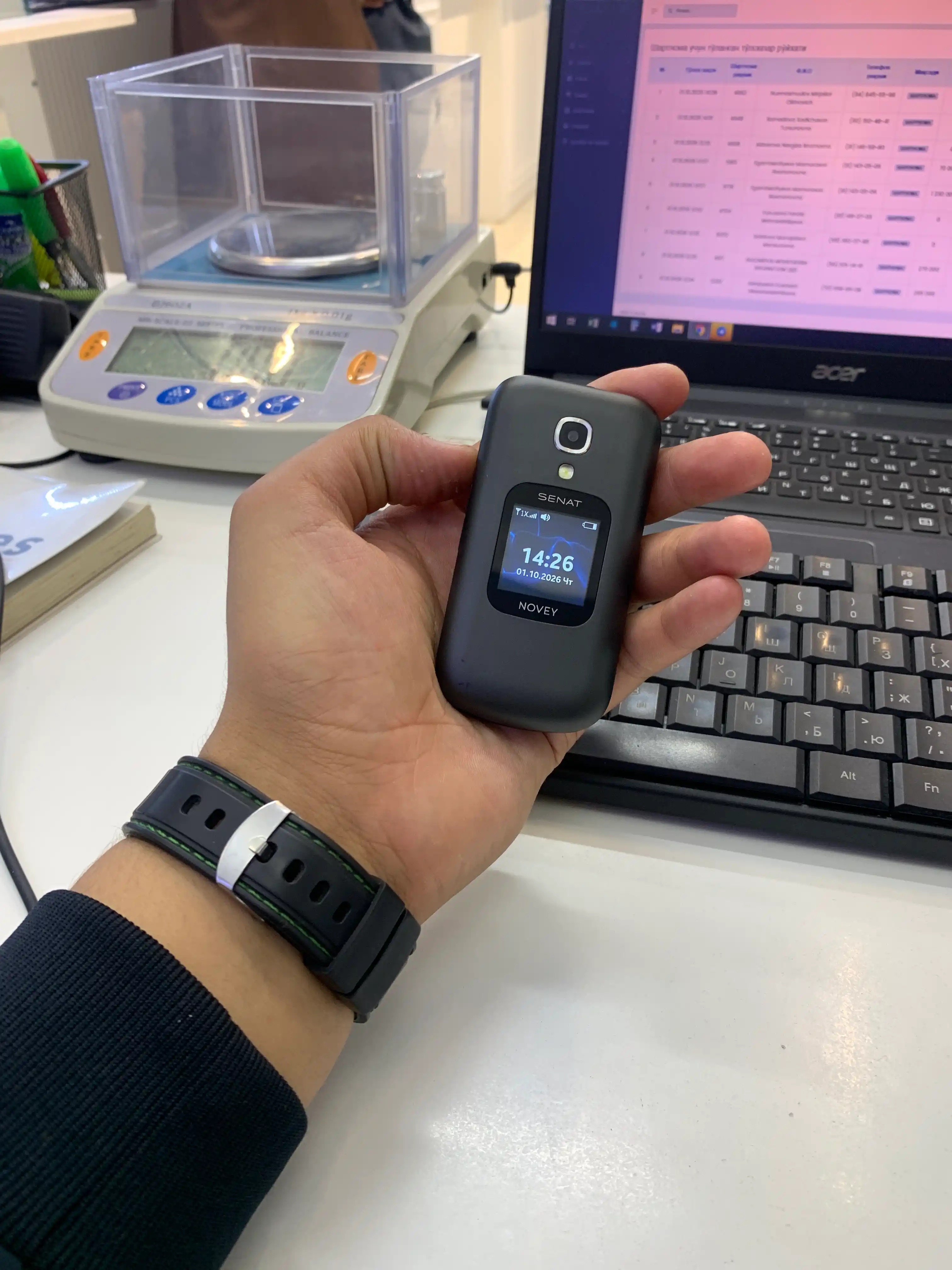 Knopkali telefon Novey Senat CDMA Perfectum
