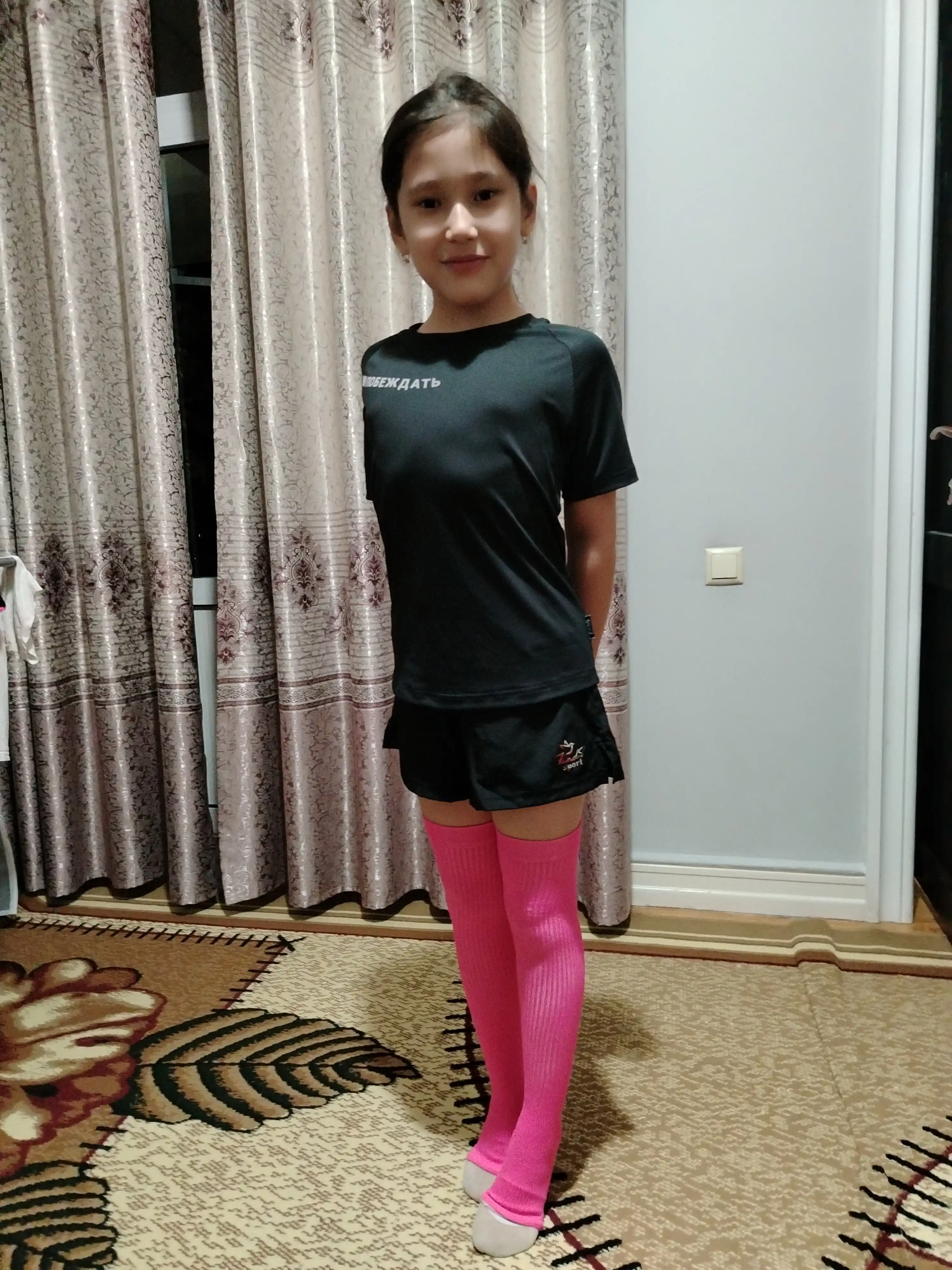 FandS dan sport fornasi gimnastika va raqs mashg'ulotlari uchun futbolka va shortilar