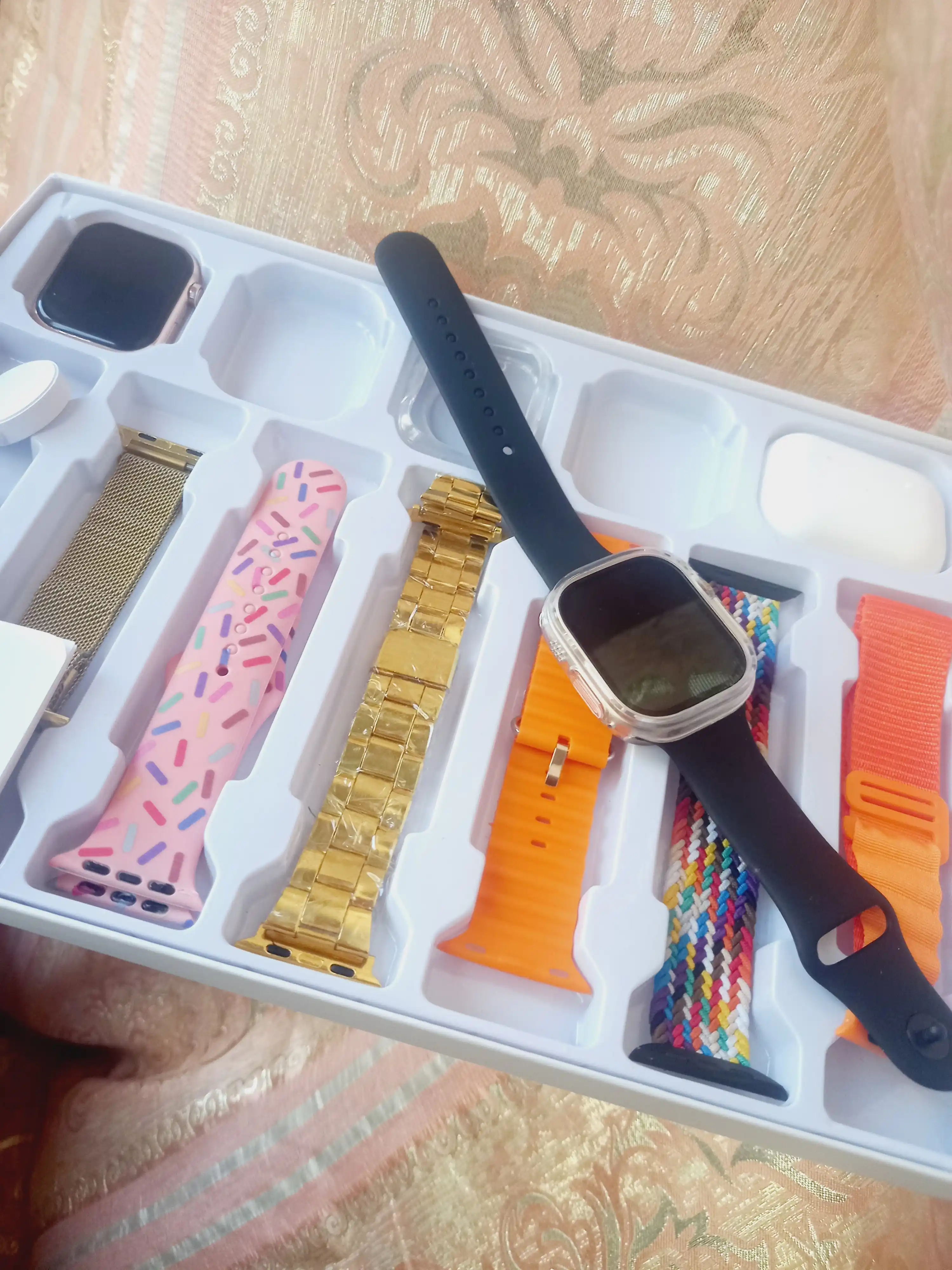 Aqlli soat, 1+1, 2 ta Smart Watch 8 va 8 ultra, 11 ta kamar va g'ilof bilan