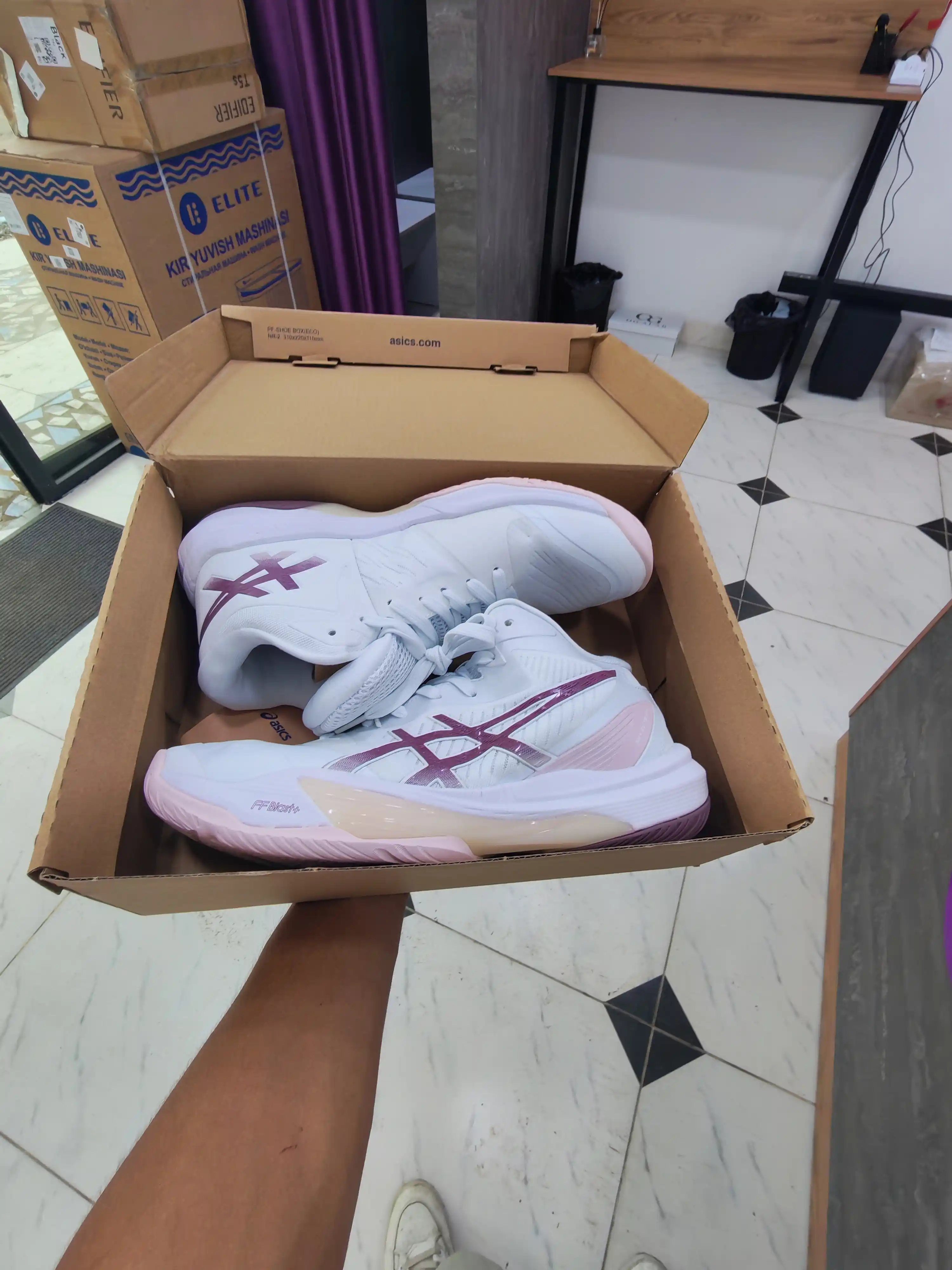 Volleyboll krossovkalari, ASICS Sky Elite FF, amortizatsiyalangan, unisekss
