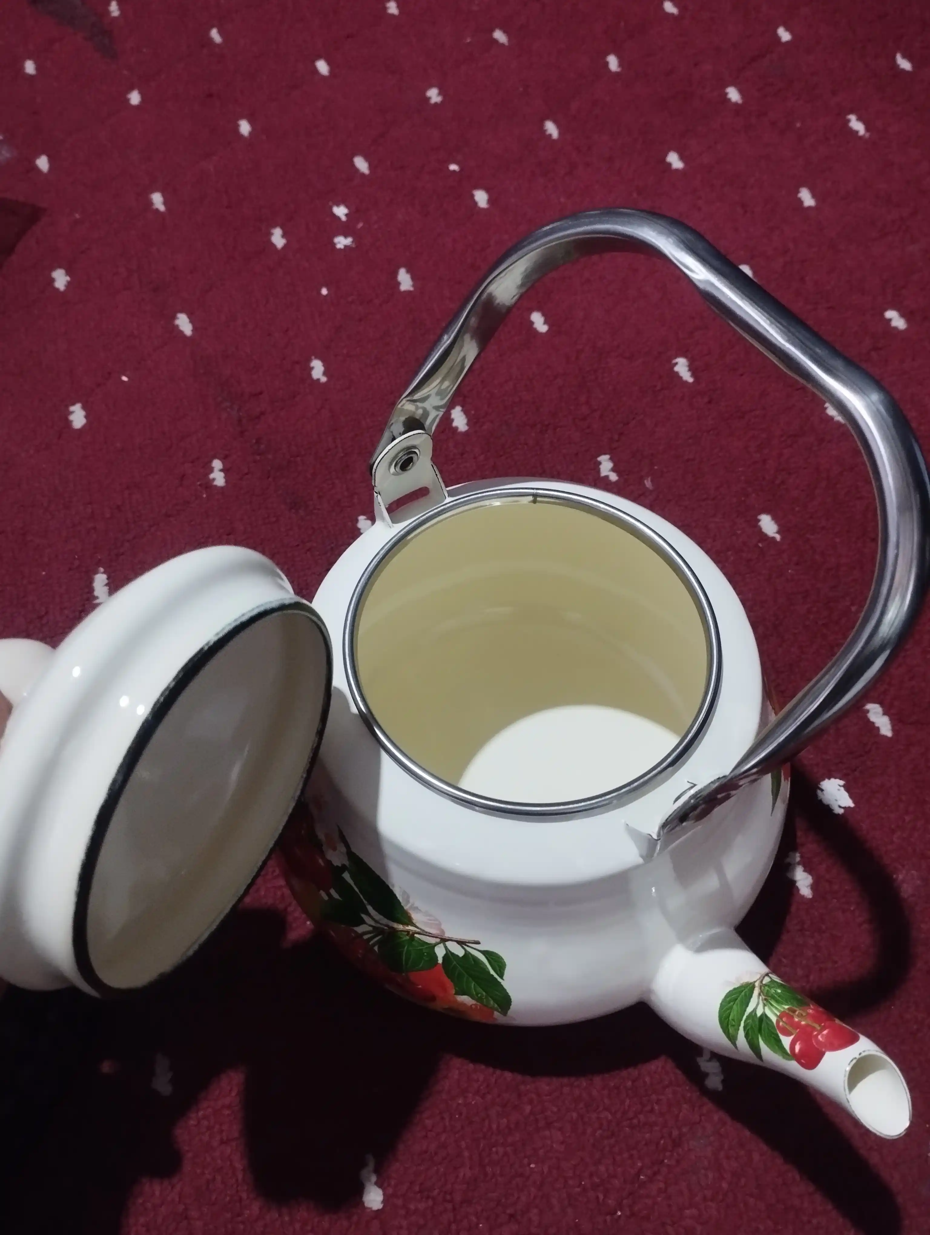 Эмалированные чайники, 1,5 л, 1,7 л, с рисунком, цвета выбираются случайным образом