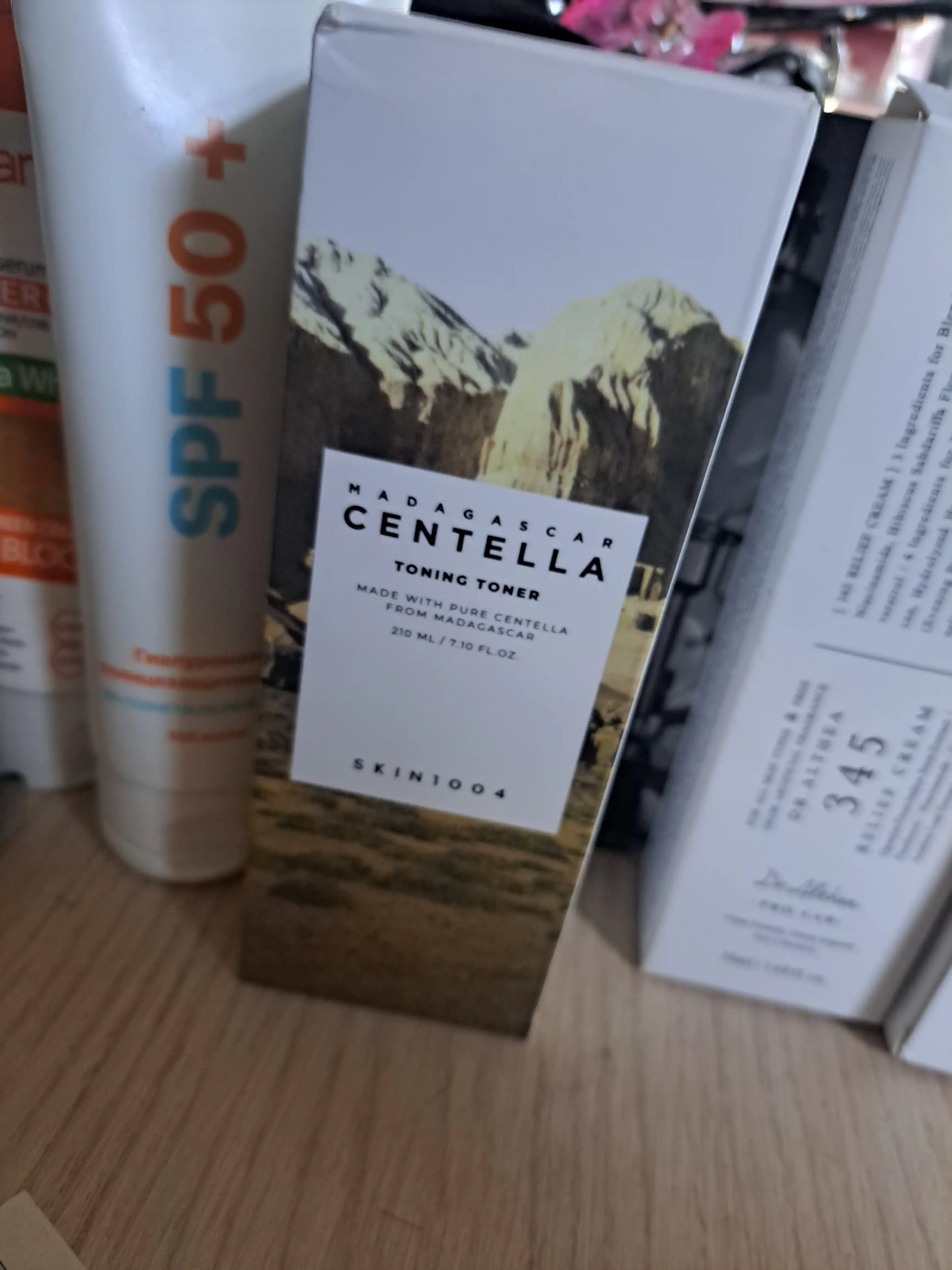 Centella SKIN1004 Madagaskar Sentella Tonik Tonerli yumshoq peeling toneri, 210 ml