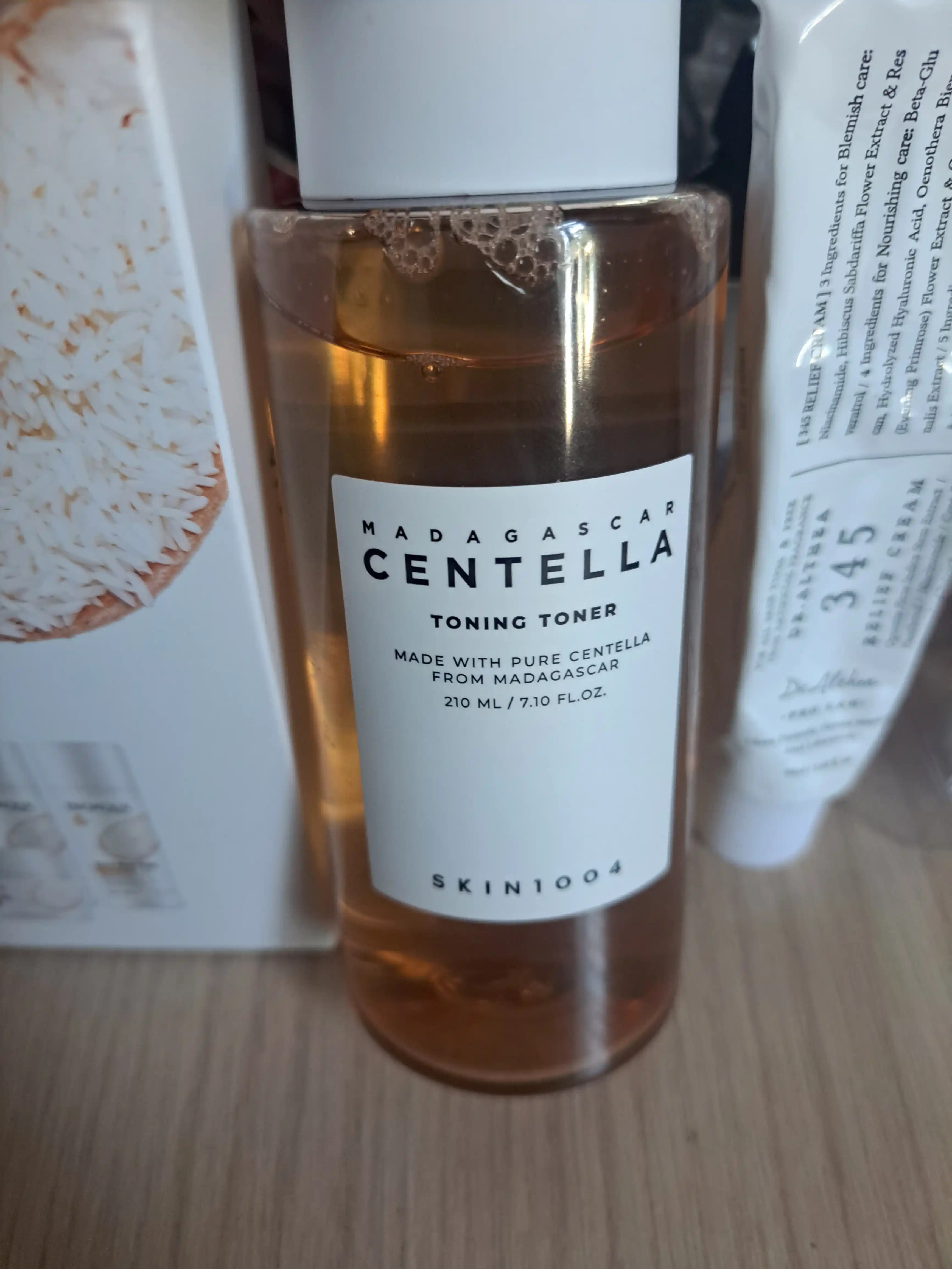 Centella SKIN1004 Madagaskar Sentella Tonik Tonerli yumshoq peeling toneri, 210 ml
