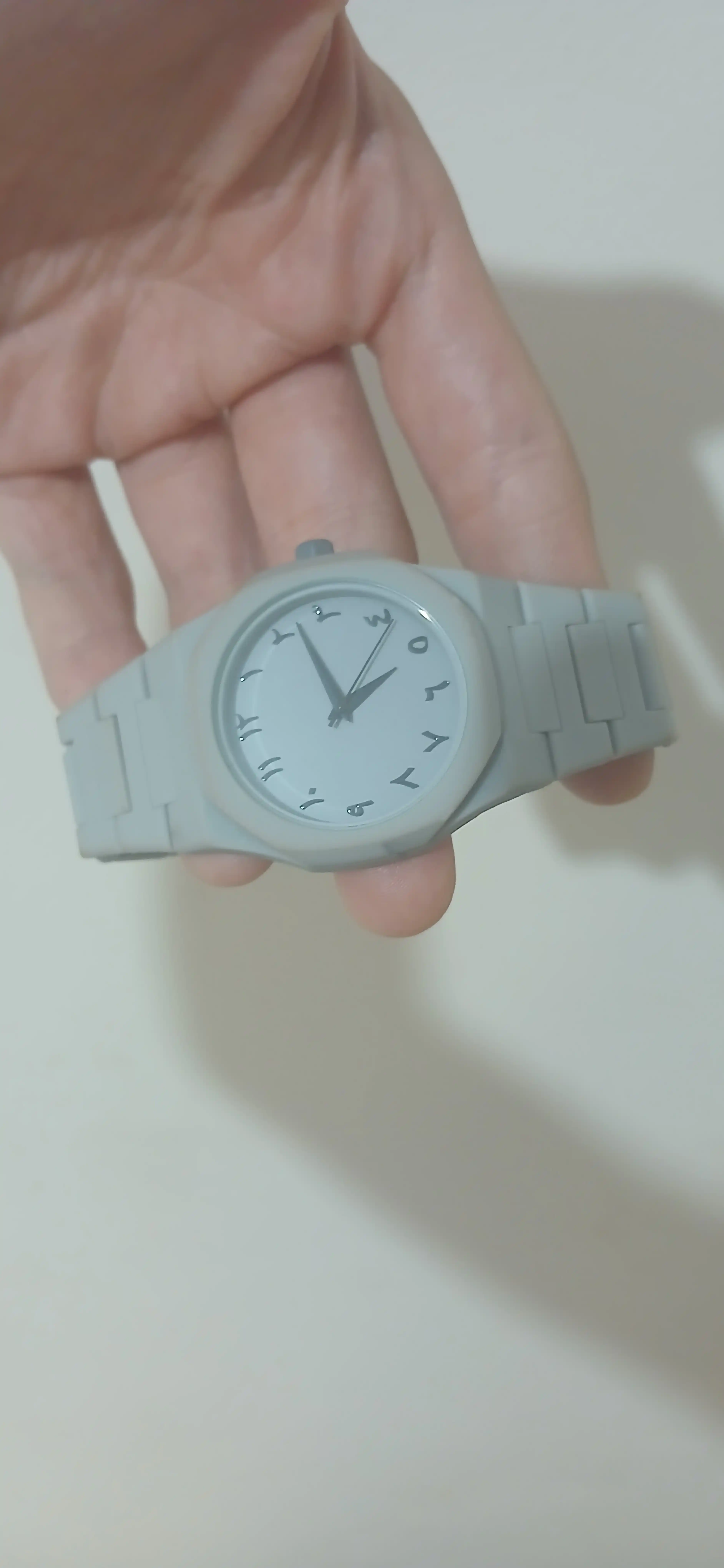 Aura zamonaviy minimalistik dizayndagi erkaklar soati