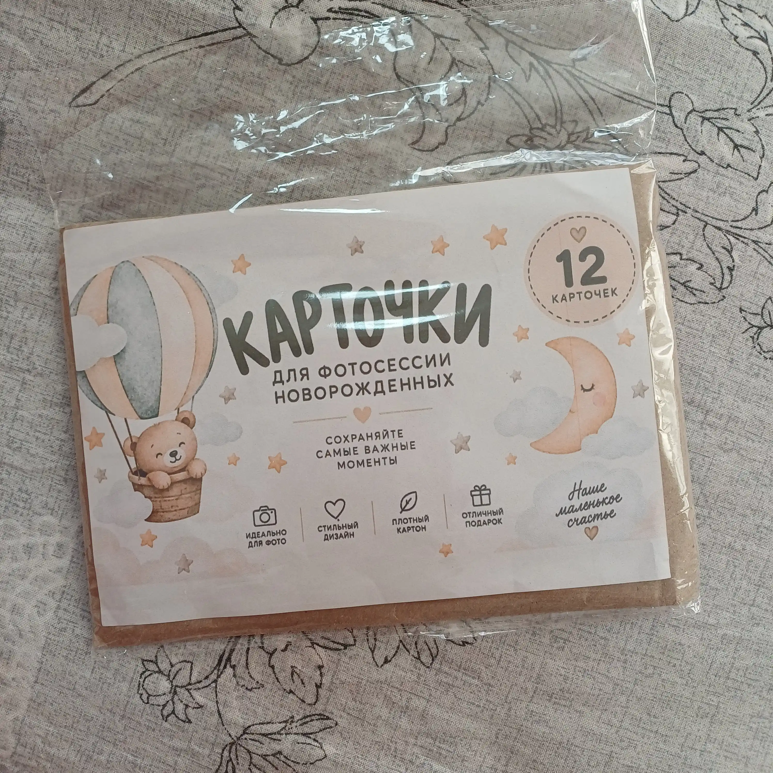 Hunarmandchilik konvertidagi kichkintoy fotosessiyasi uchun kartochkalar
