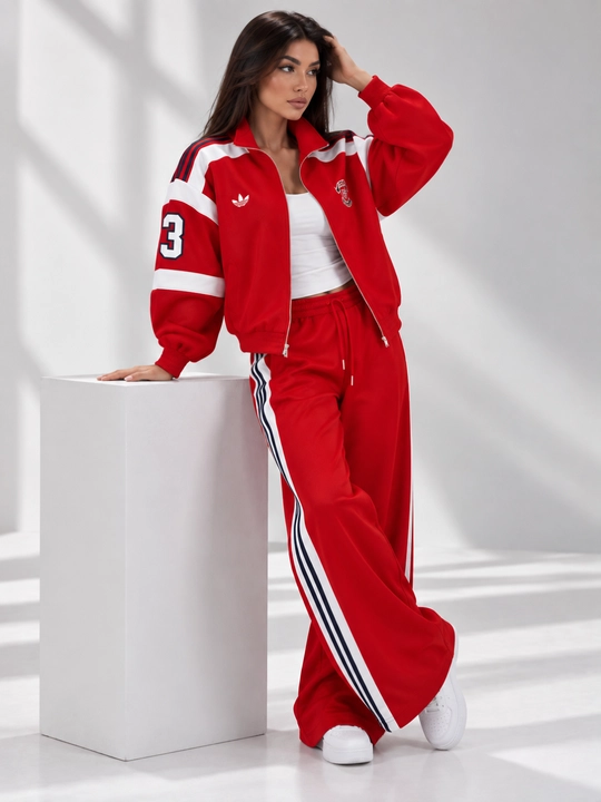 Taralgan ayollar sport kostyumi