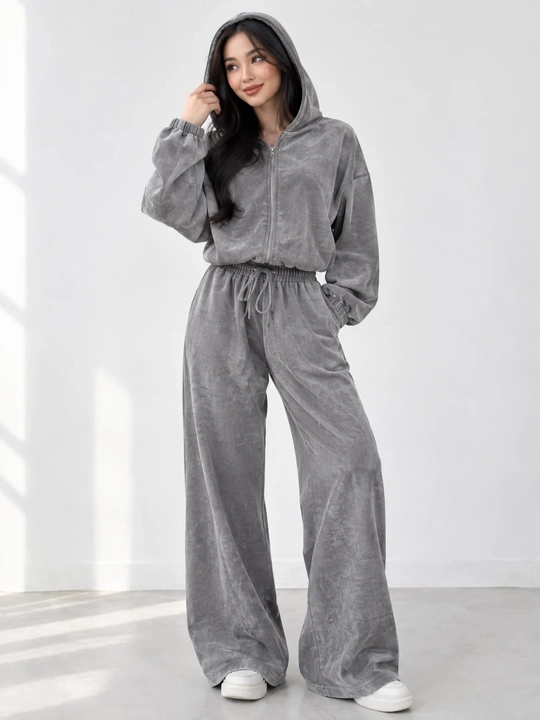 Ayollar bambuk kostyumi, oversize, huddi va keng shim