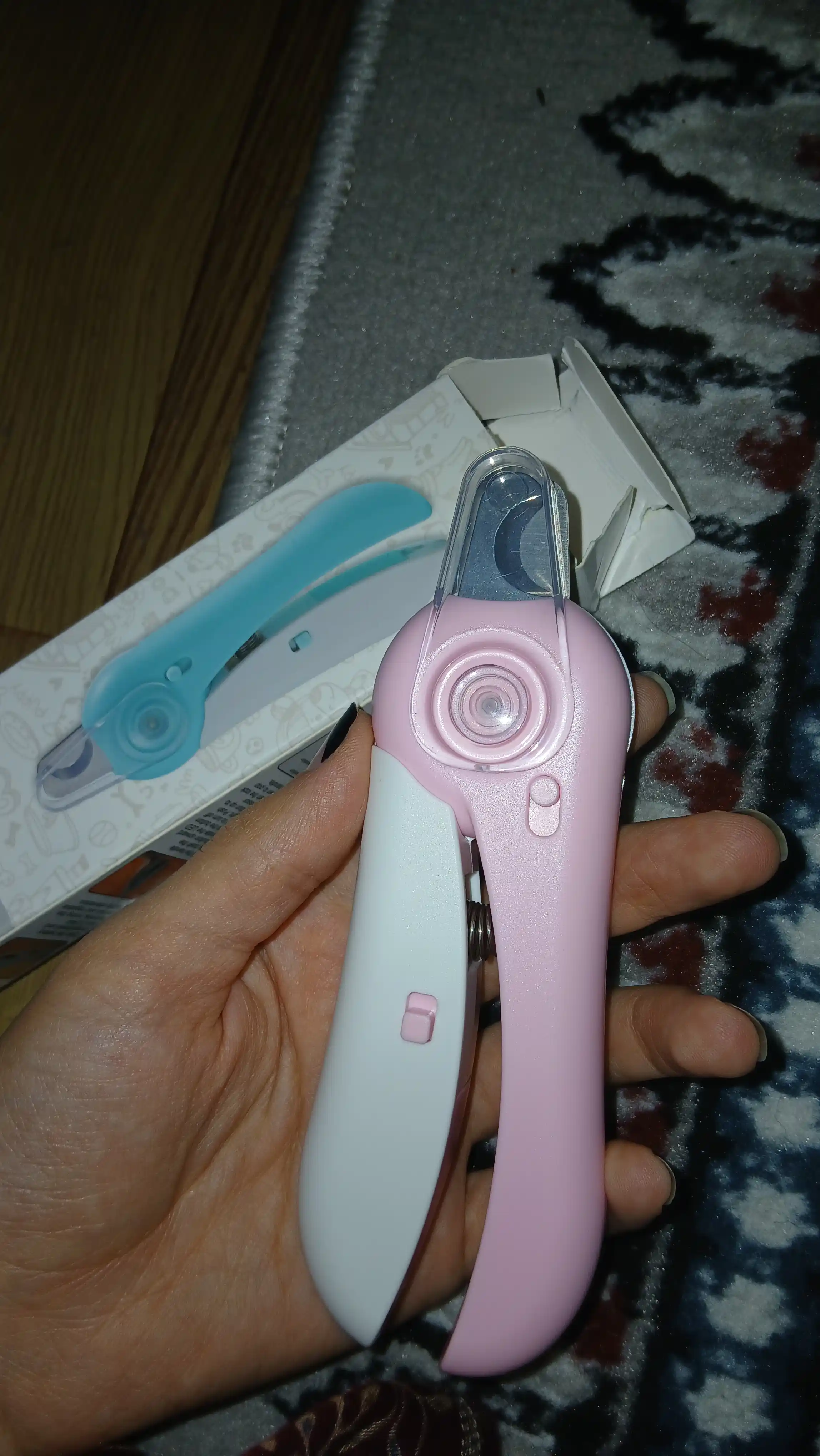 Когтерез с отсеком для ухода за когтями кошек и собак с LED фонариком