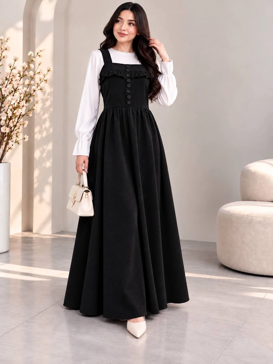 Ayollar uchun uzun velvet sarafan, oq bluzkali, nafis va zamonaviy model
