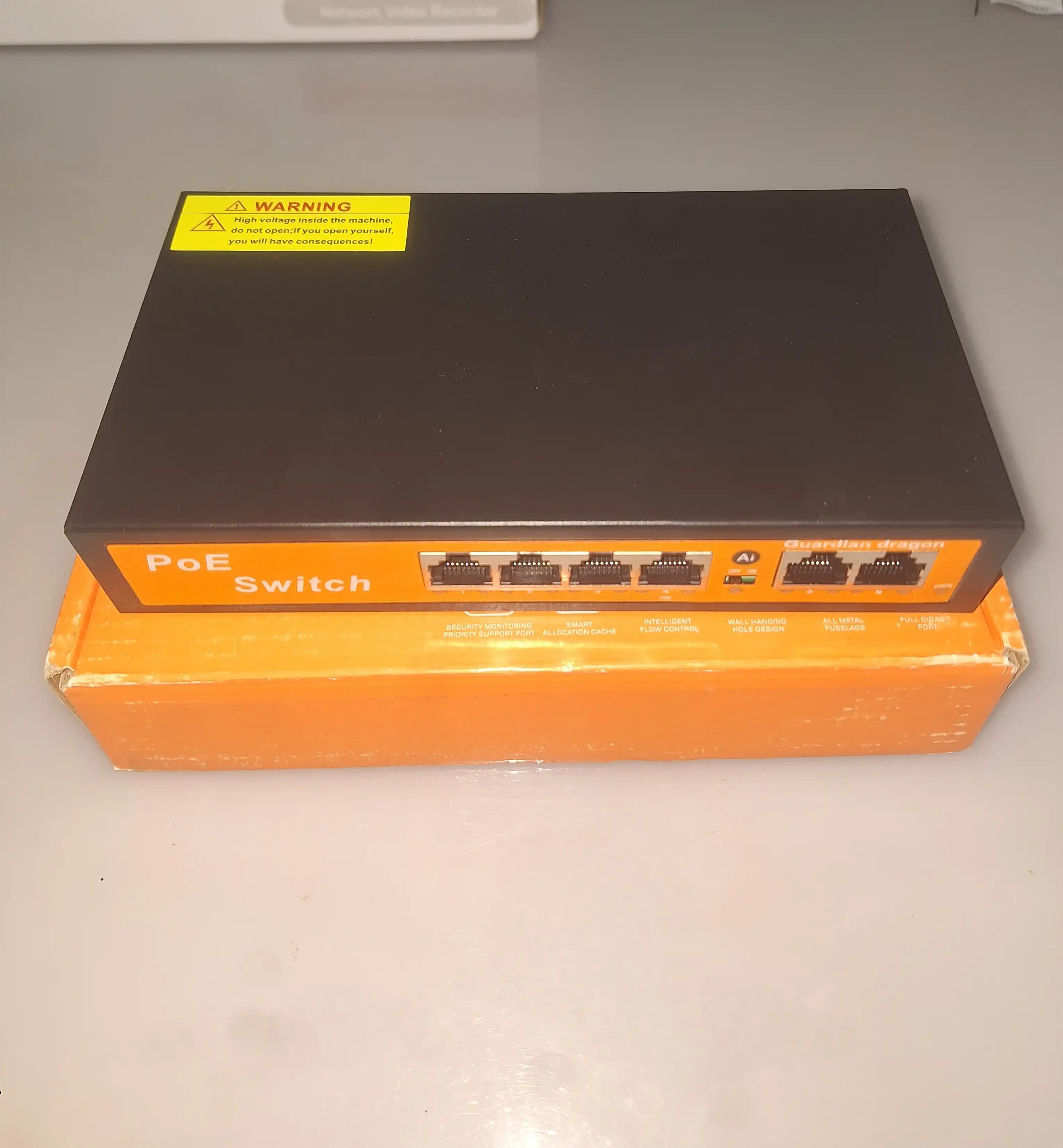 PoE Switch — 4×PoE + 2×Uplink / 8×PoE + 2×Uplink, AI/VLAN