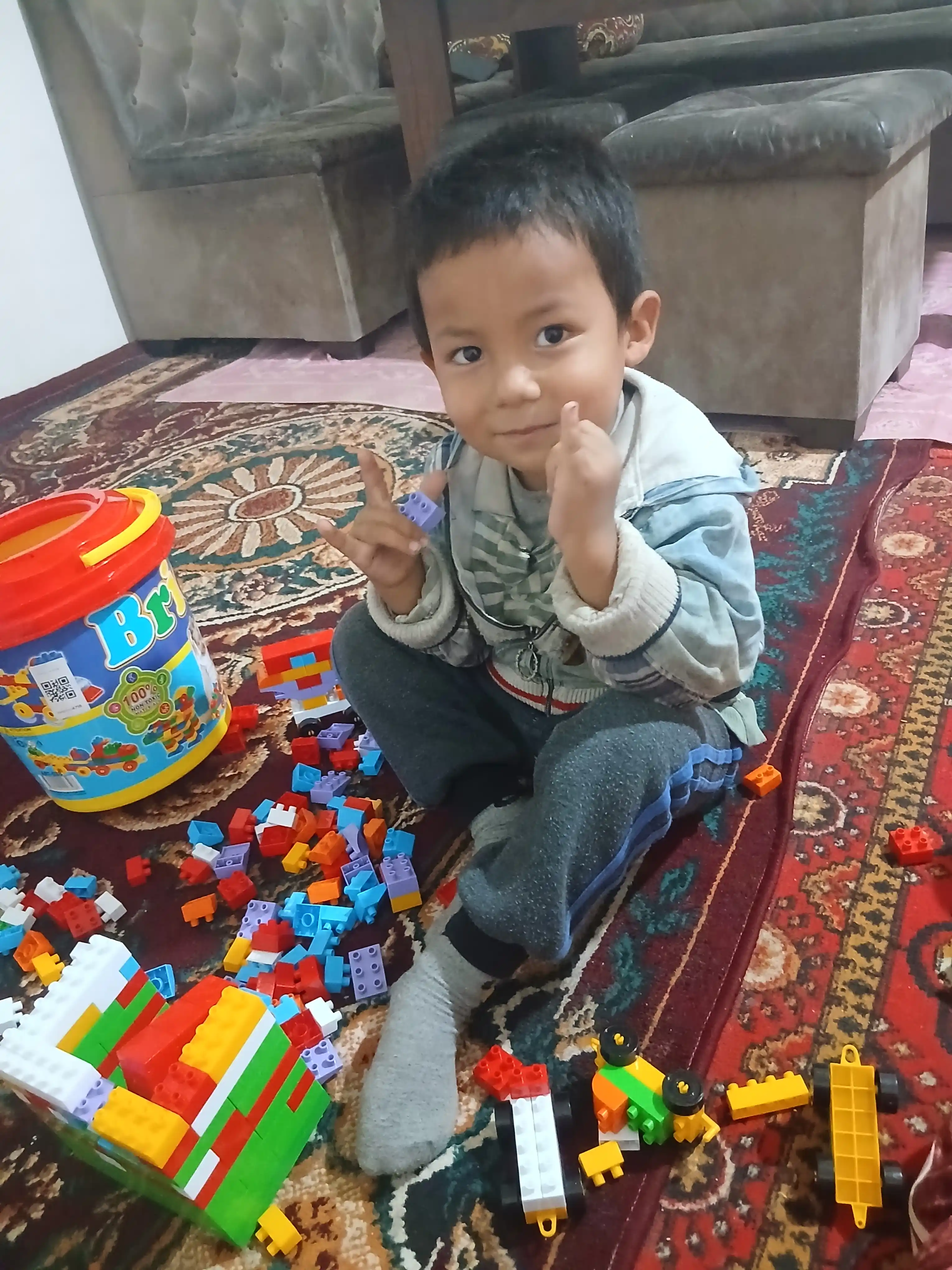 LEGO konstruktor, 707 dona detallardan iborat to‘plam