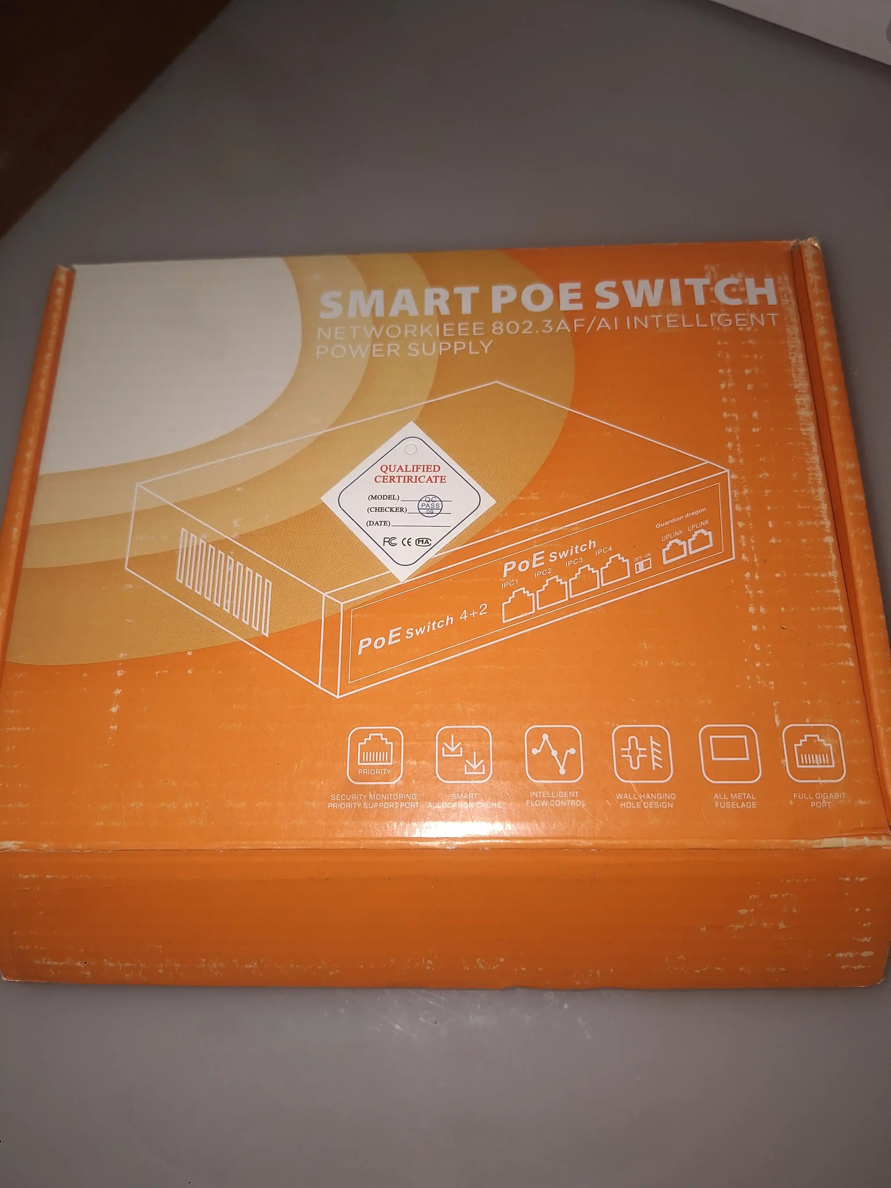PoE Switch — 4×PoE + 2×Uplink / 8×PoE + 2×Uplink, AI/VLAN