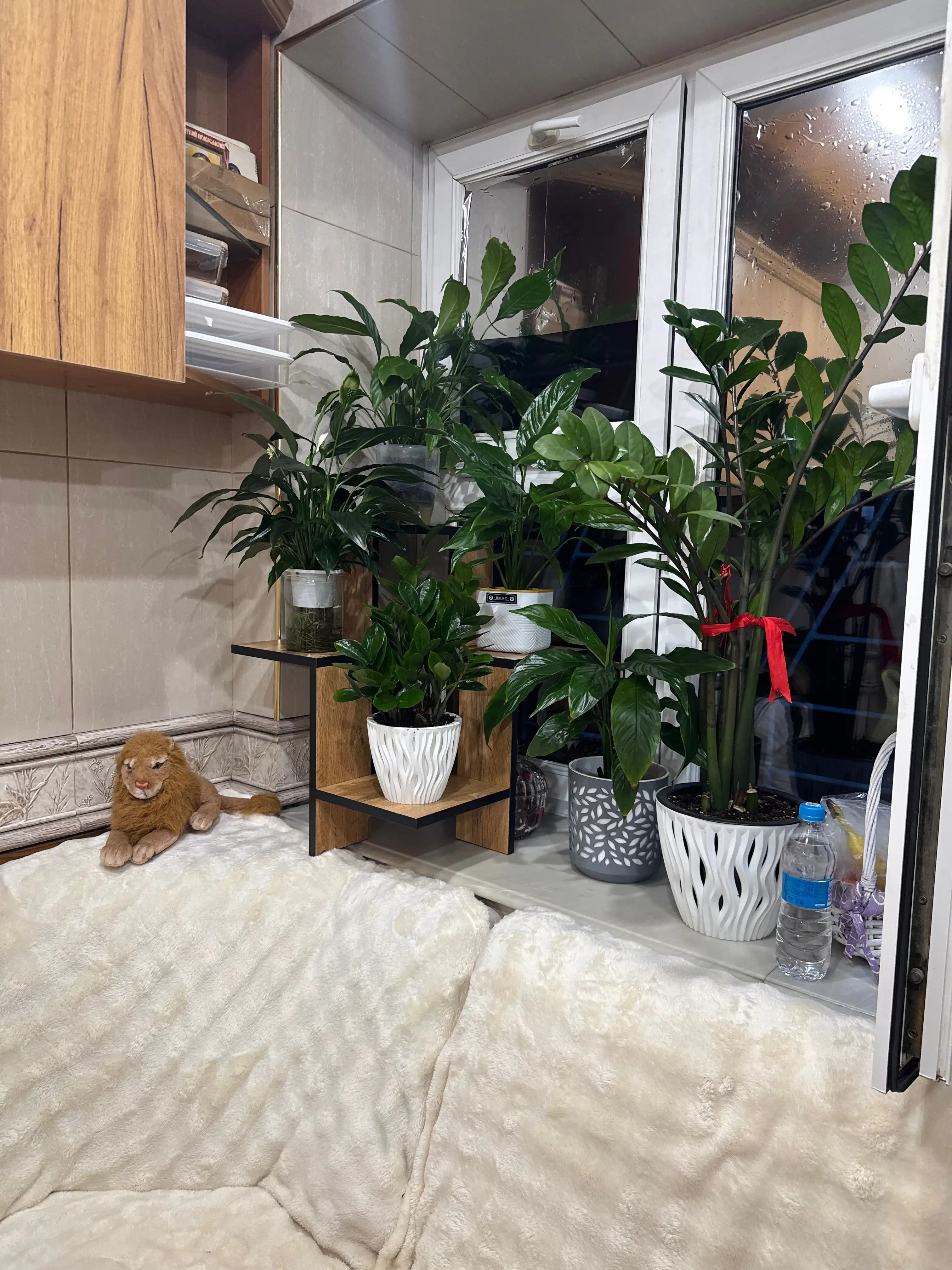 Burchakli gul uchun stend / Polka, yog‘och, 4–6 ta qavatli, FARFAR HOME