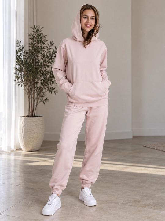 Ayollar sport kostyumi