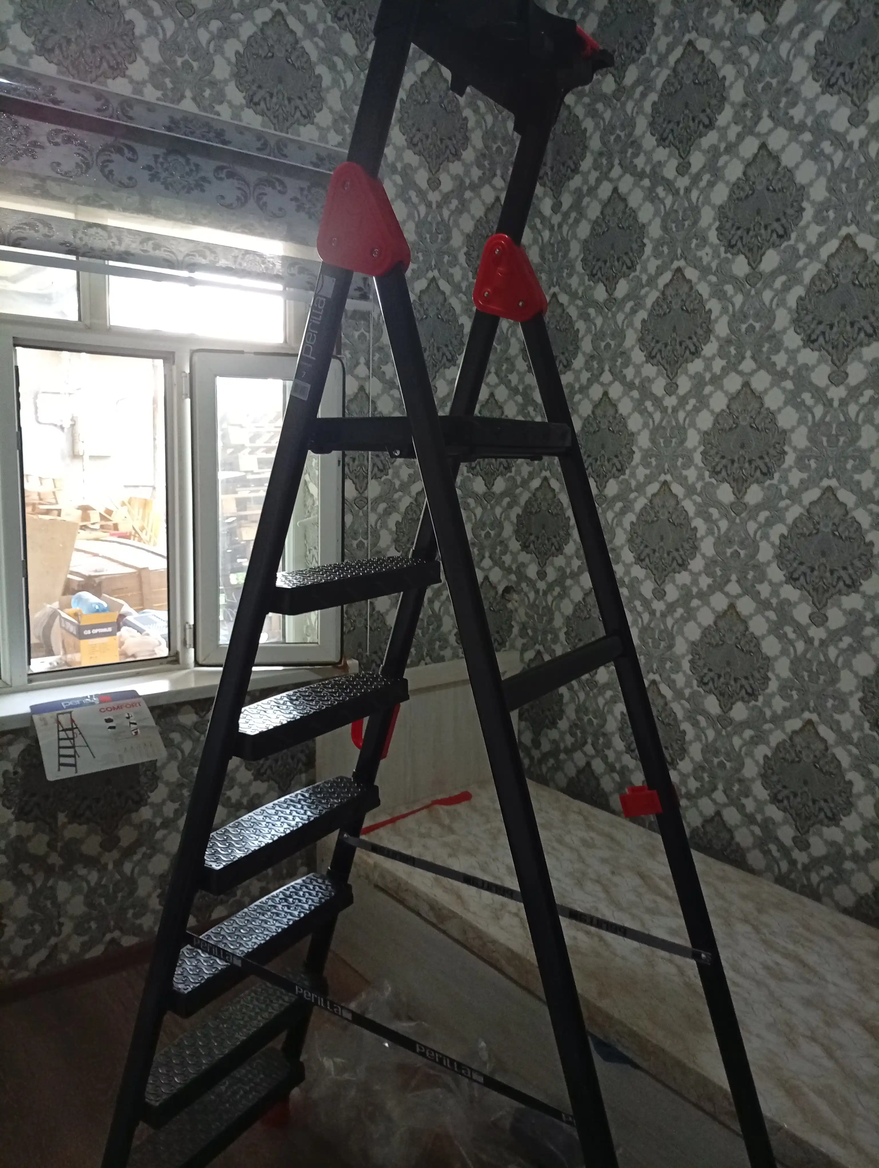 Perilla Comfort yigʻma narvon, qurilish narvoni, 250 kg gacha, lotok va tutqich bilan