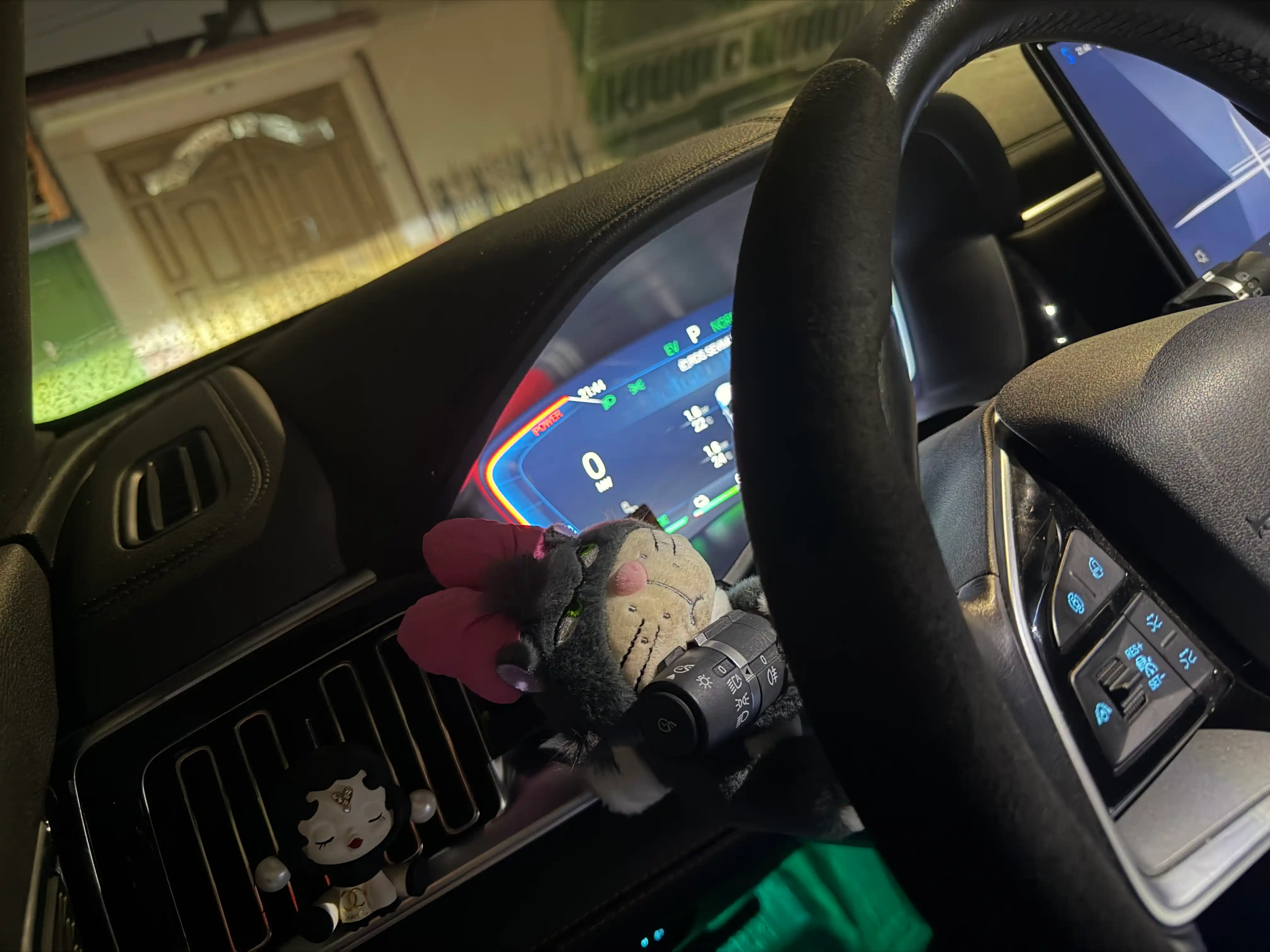 Автомобильная игрушка на подрулевой переключатель 13 см