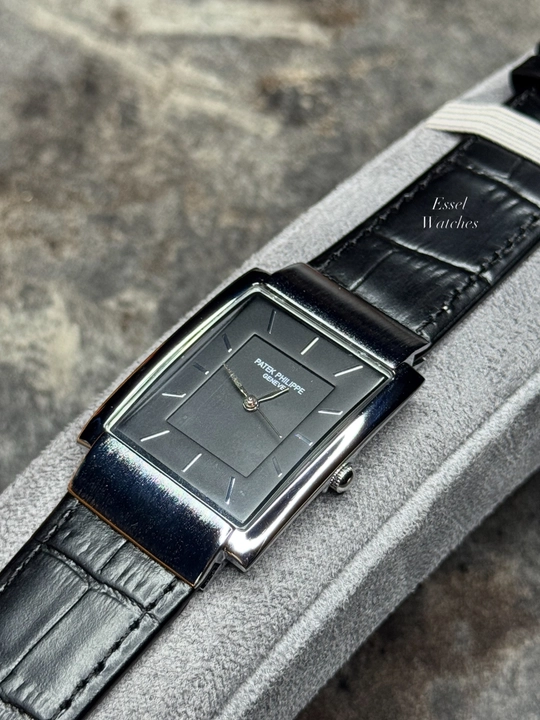 Patek Philippe klassik, to‘rtburchak shaklidagi, charm tasmali erkaklar soati
