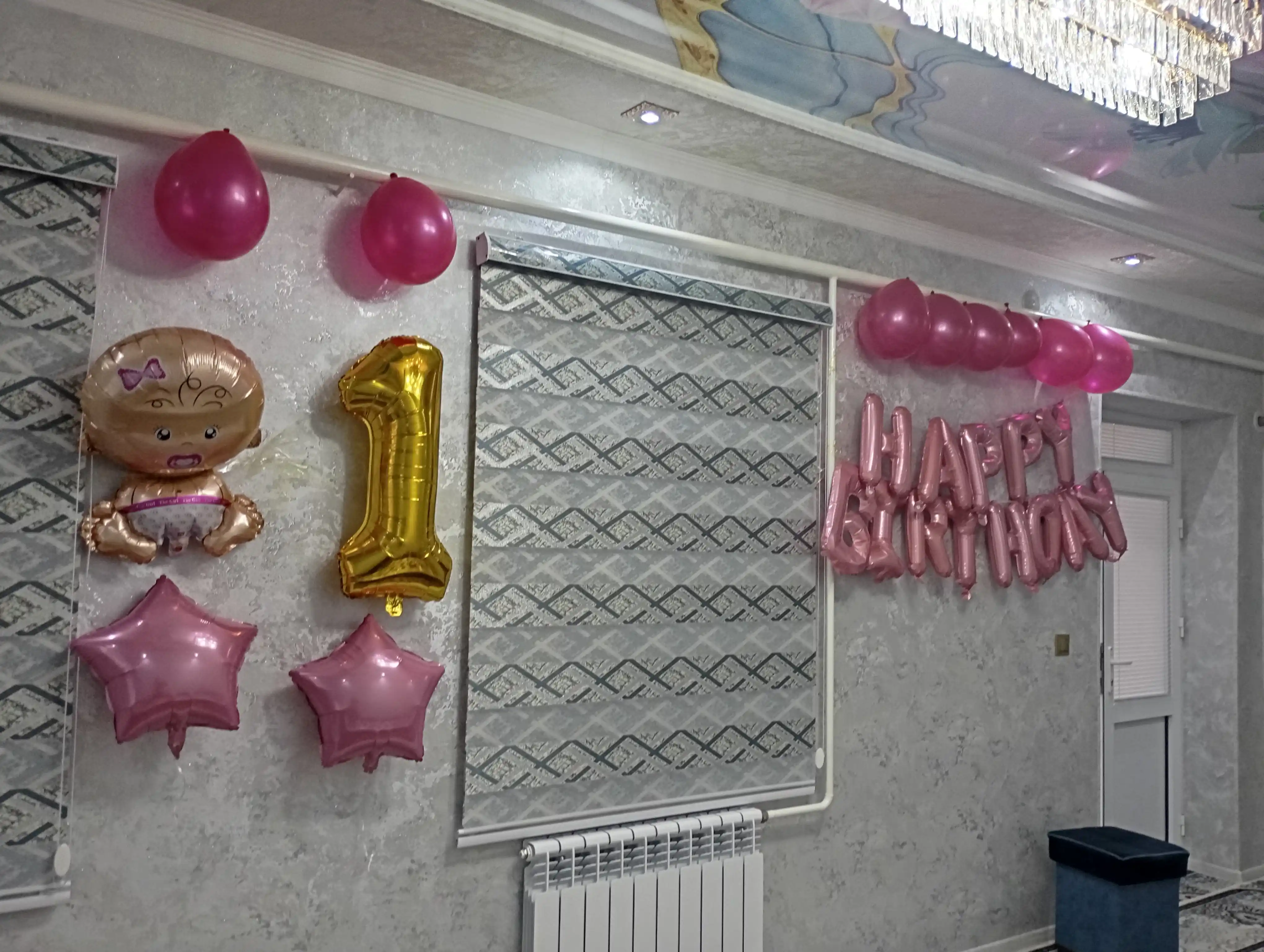 Воздушные шары с Happy Birthday для фотозоны