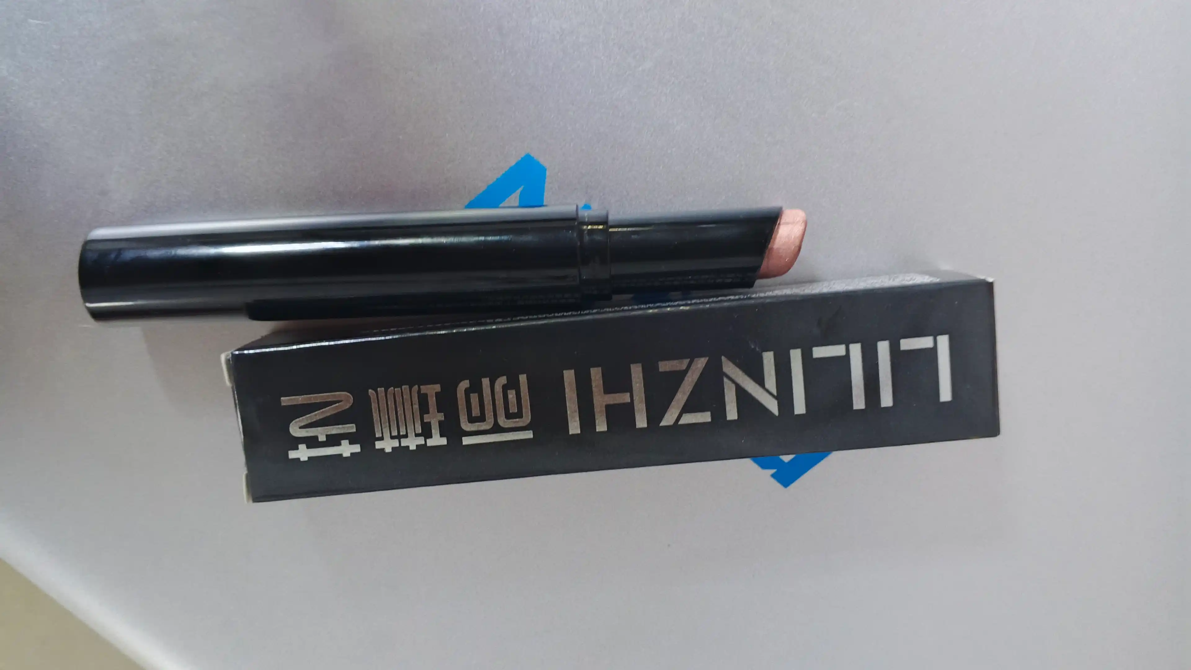 Ko‘z uchun tenlar, 3 tasi 1 da, qovoqlar uchun ten-qalam, ergonomik 25° egri shakl