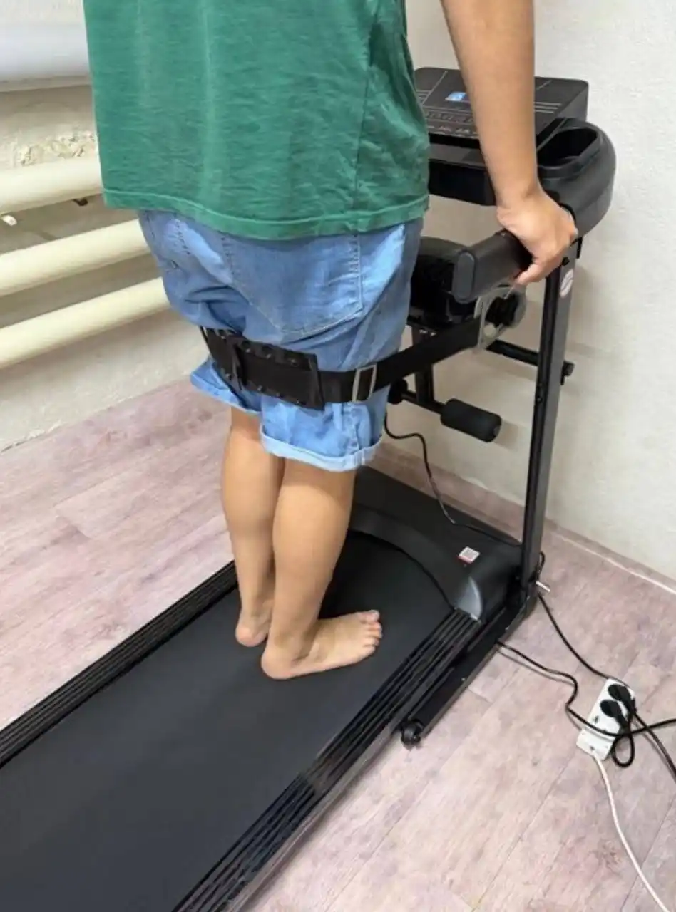 Elektrik yig‘iladigan yugurish yo‘lakchasi UNIQKID Q6, 12 km/soatgacha, 120 kg gacha