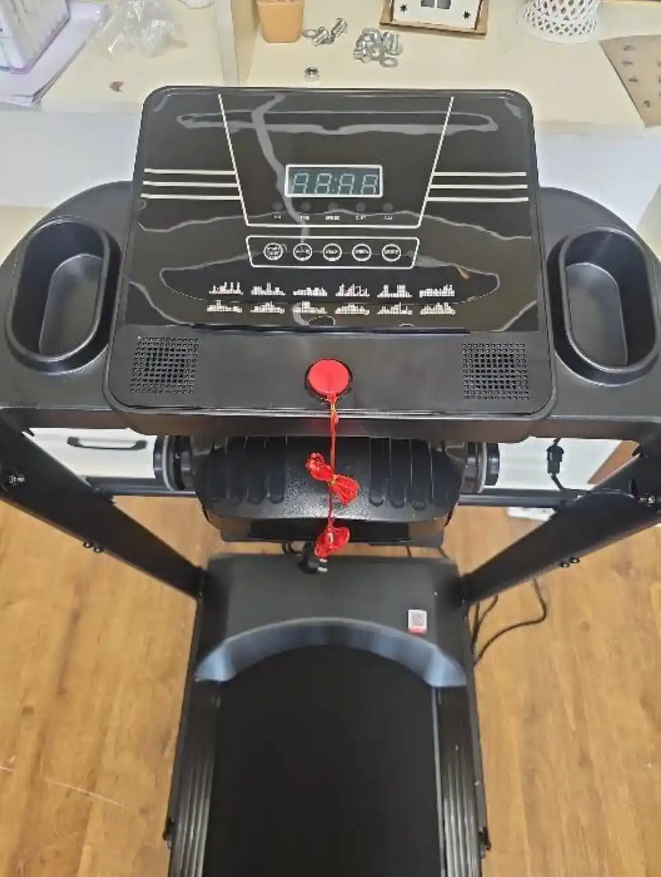 Elektrik yig‘iladigan yugurish yo‘lakchasi UNIQKID Q6, 12 km/soatgacha, 120 kg gacha