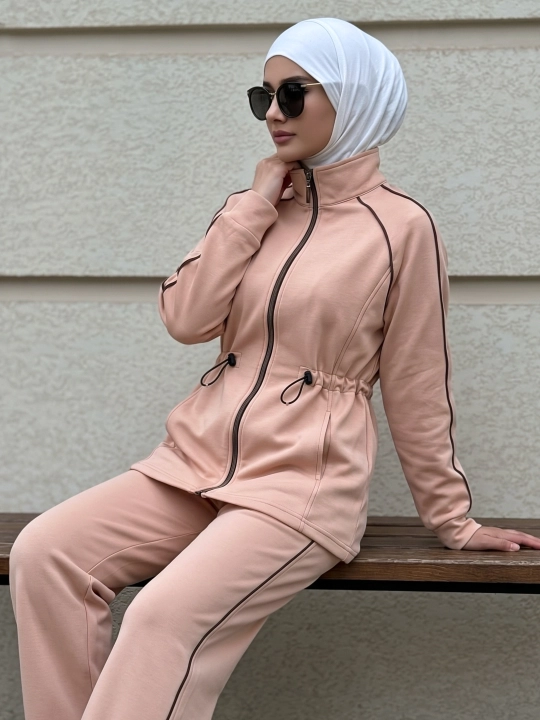 Ayollar uchun qasr ustidagi sport kostyumi, katta o‘lchamli, palatsso