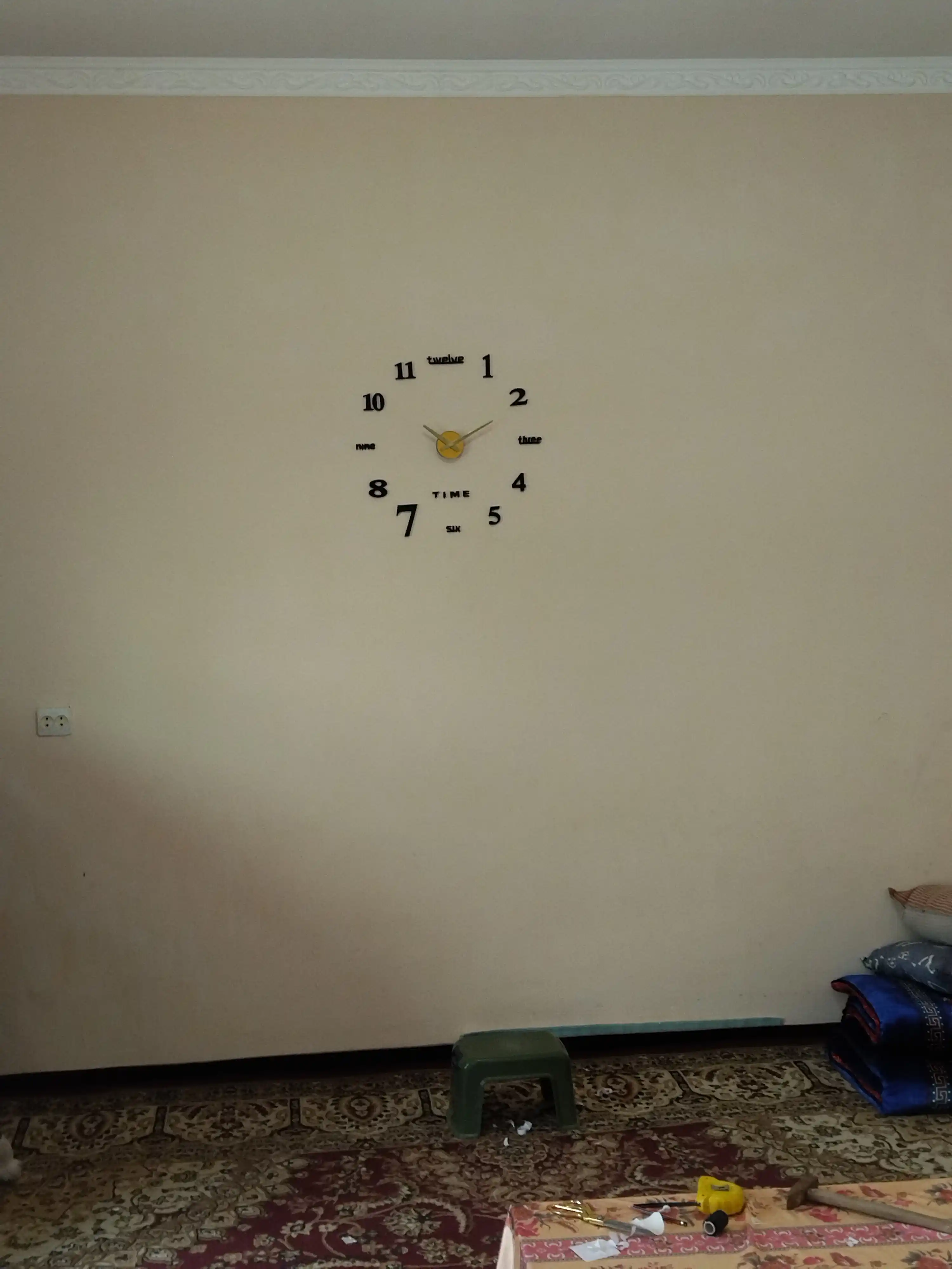 Katta, devorga o‘rnatiladigan, karkassiz, 3D soat, diametri 90x90 sm