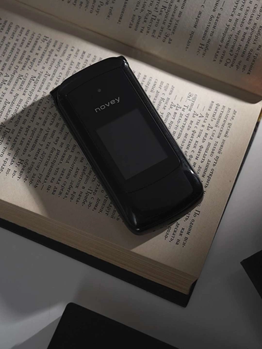 Novey Z77 tugmachali yig‘ma mobil telefoni, baqa, 2 SIM, kamerasiz