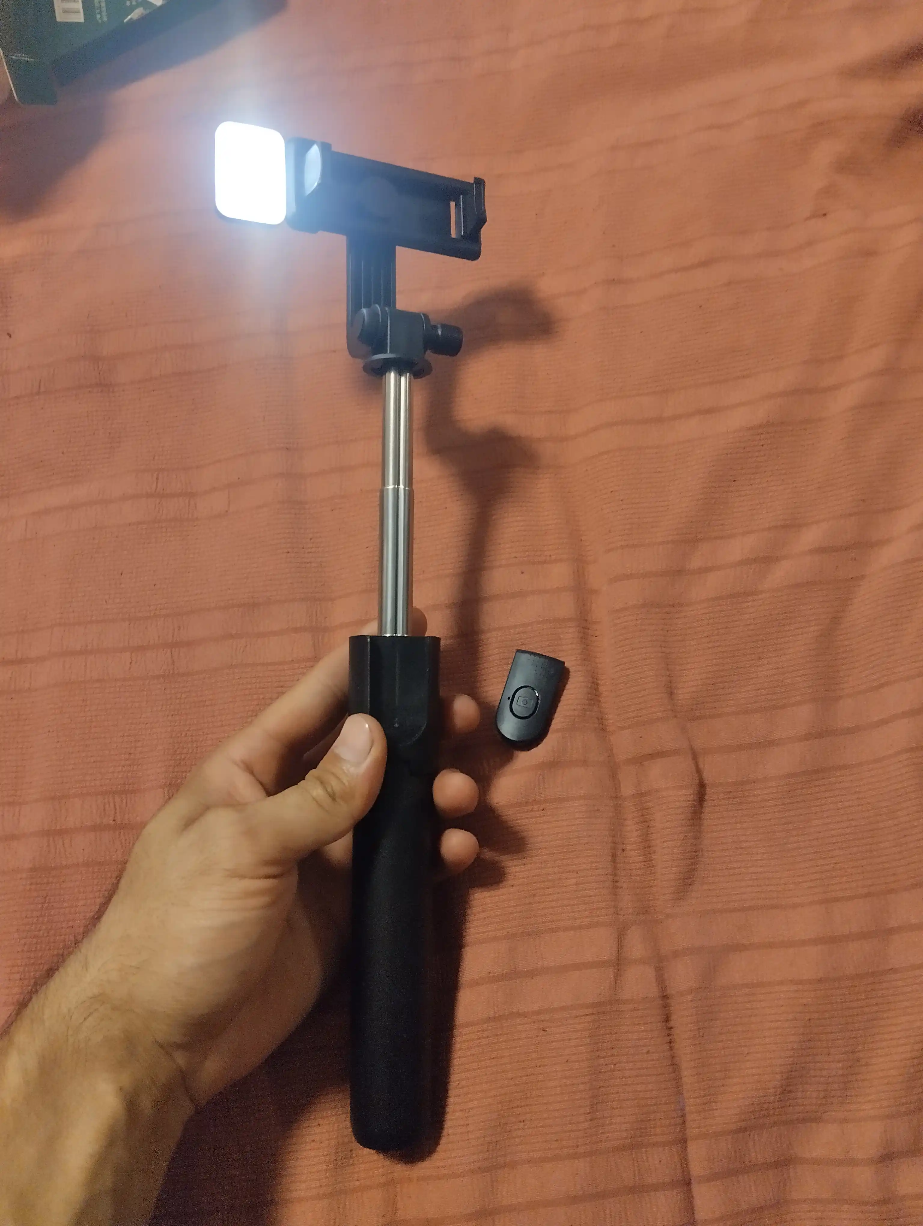 Штатив для телефона, селфи палка с LED-лампой и Bluetooth-пультом, штатив с лампой монопод