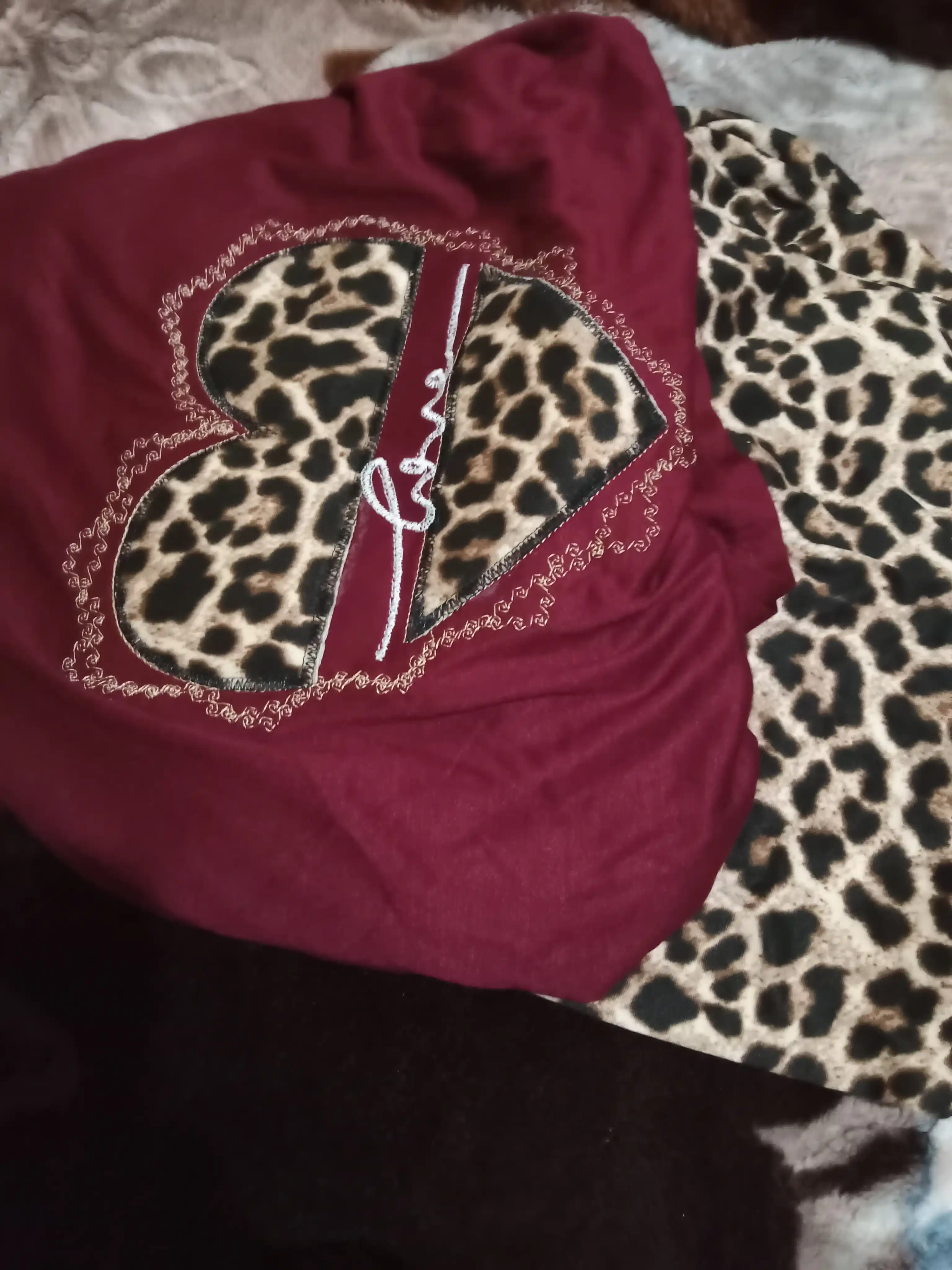 Katta o‘lchamli ayollar pijama to‘plami, shim va futbolka oversize katta o'lchamli, kashta