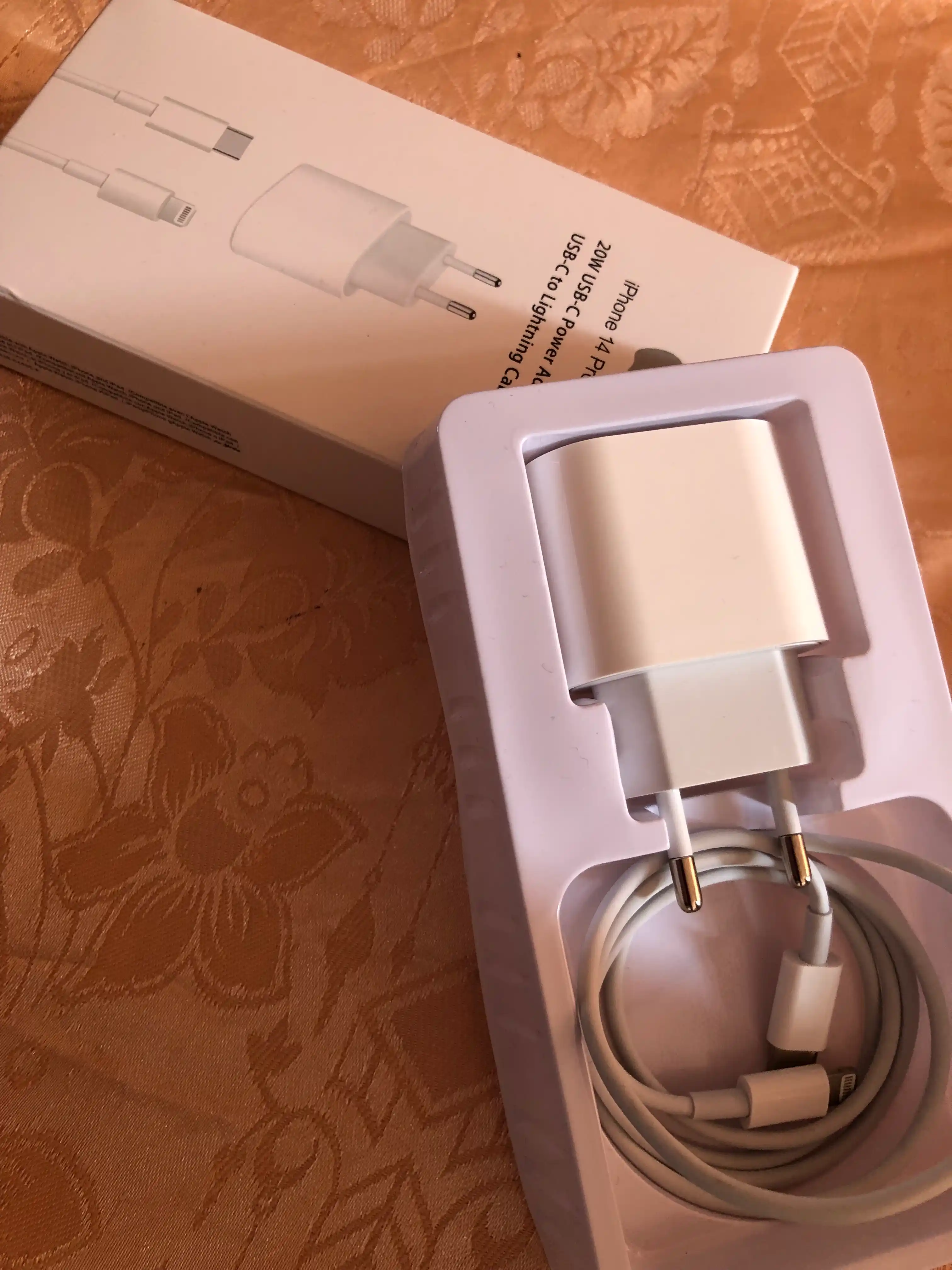 IPhone uchun zaryadlash qurilmasi, tez zaryadlovchi 20 Vt, Type-Cdan Lightning kabel bilan